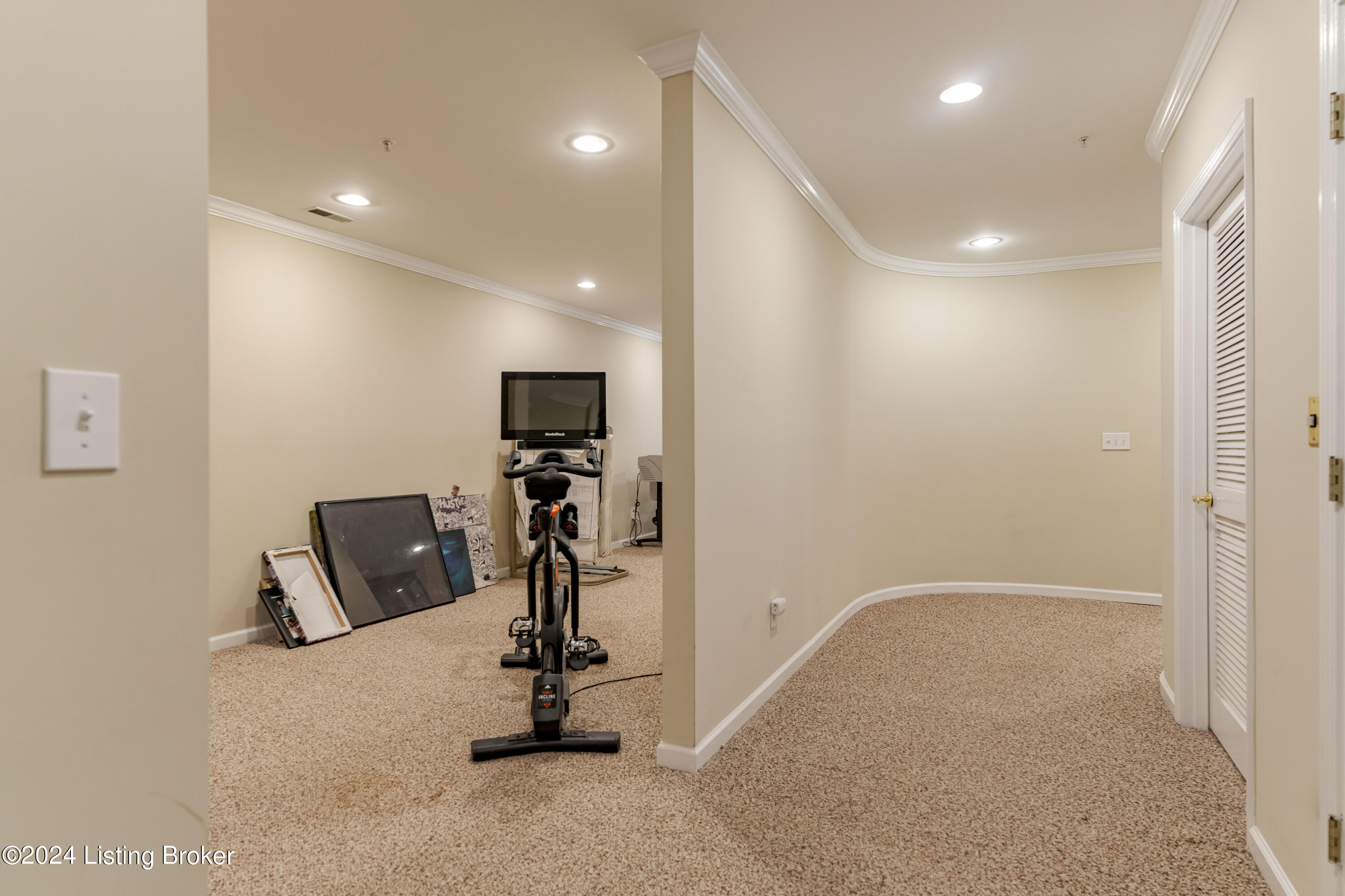 2606 Alia Cir
