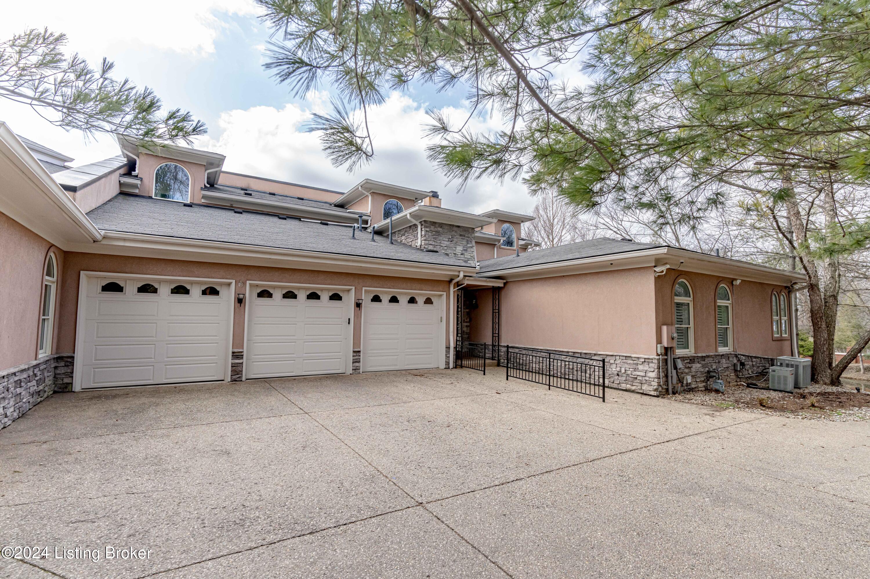 2606 Alia Cir