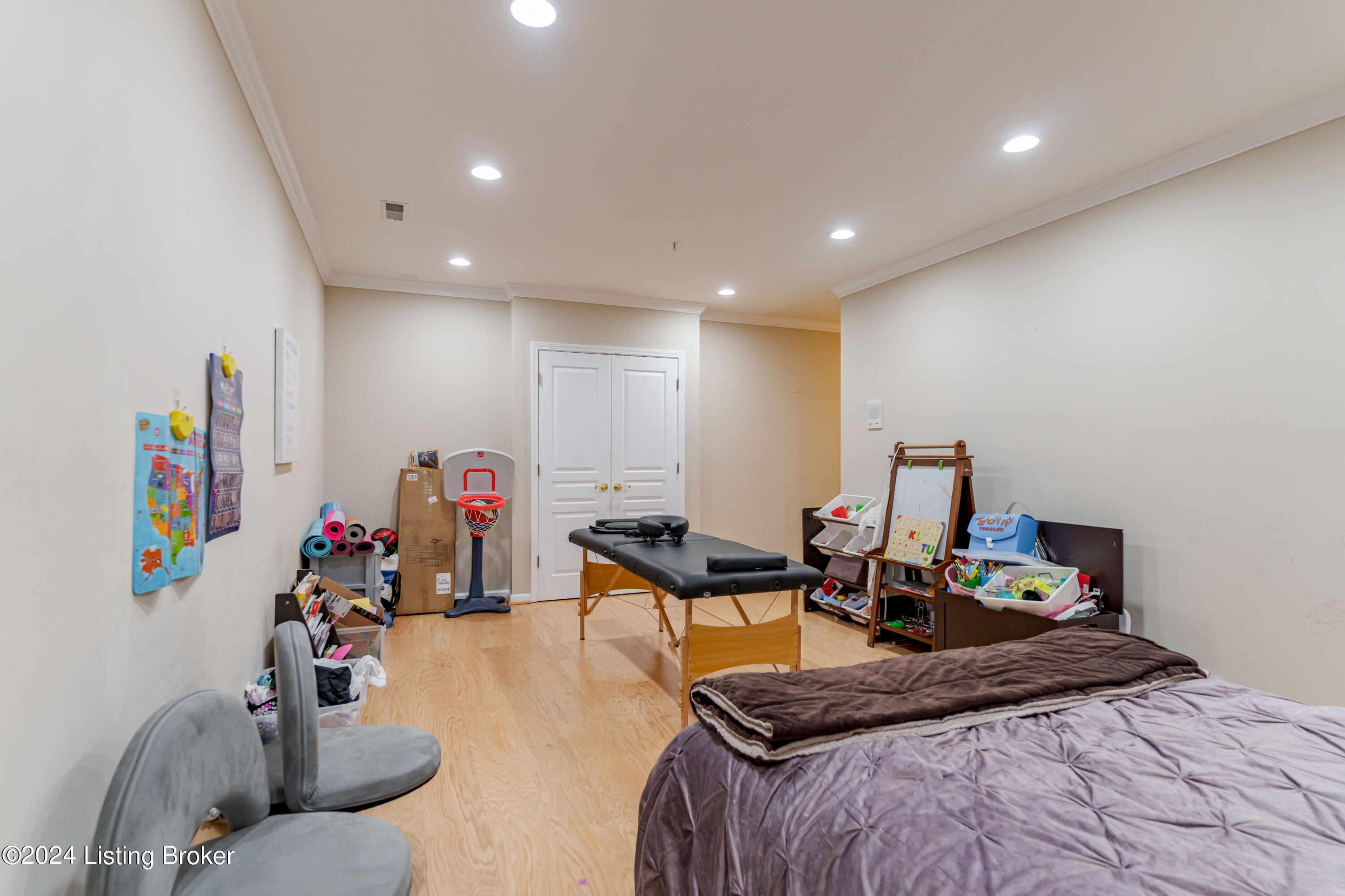 2606 Alia Cir