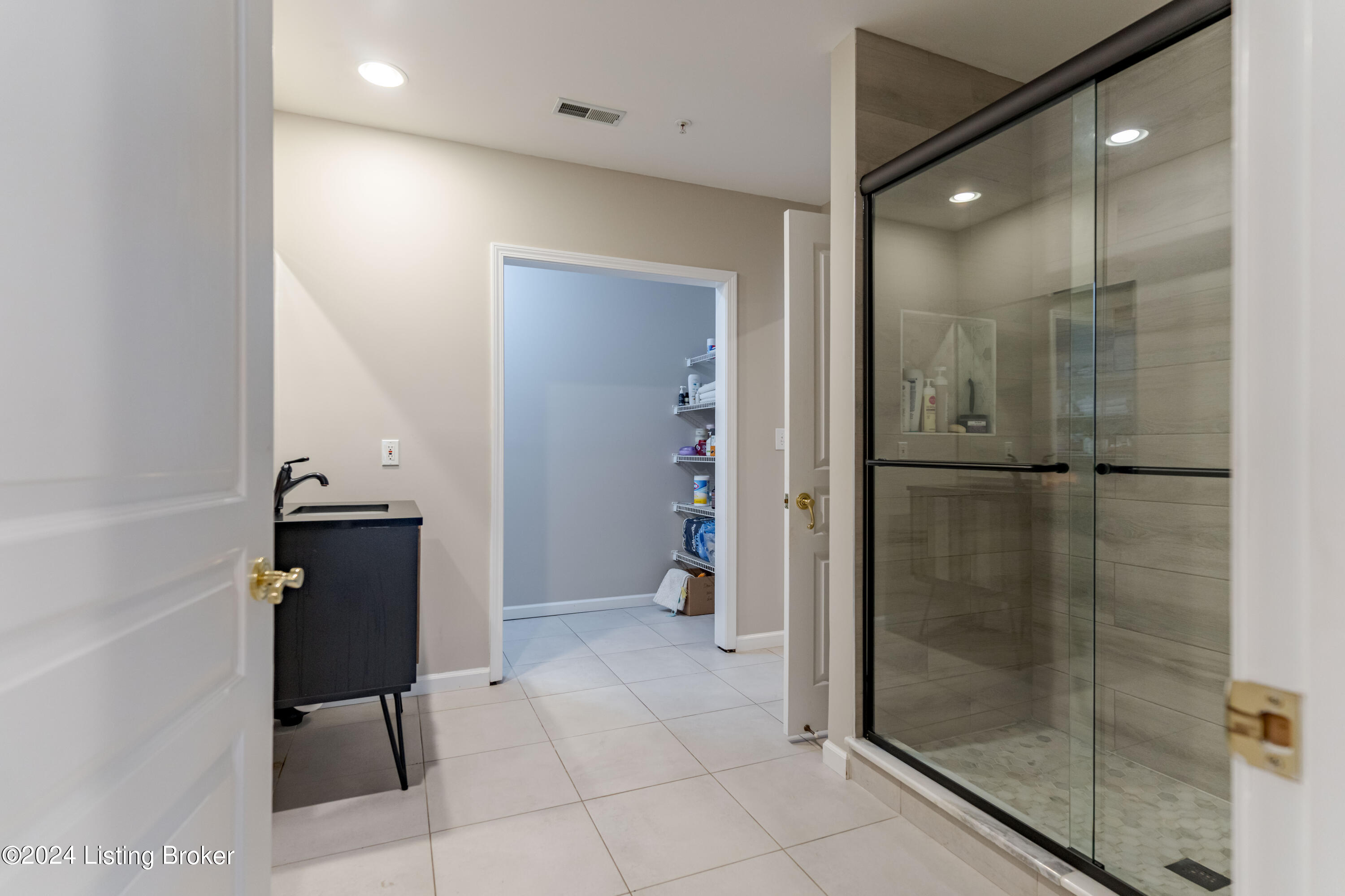 2606 Alia Cir