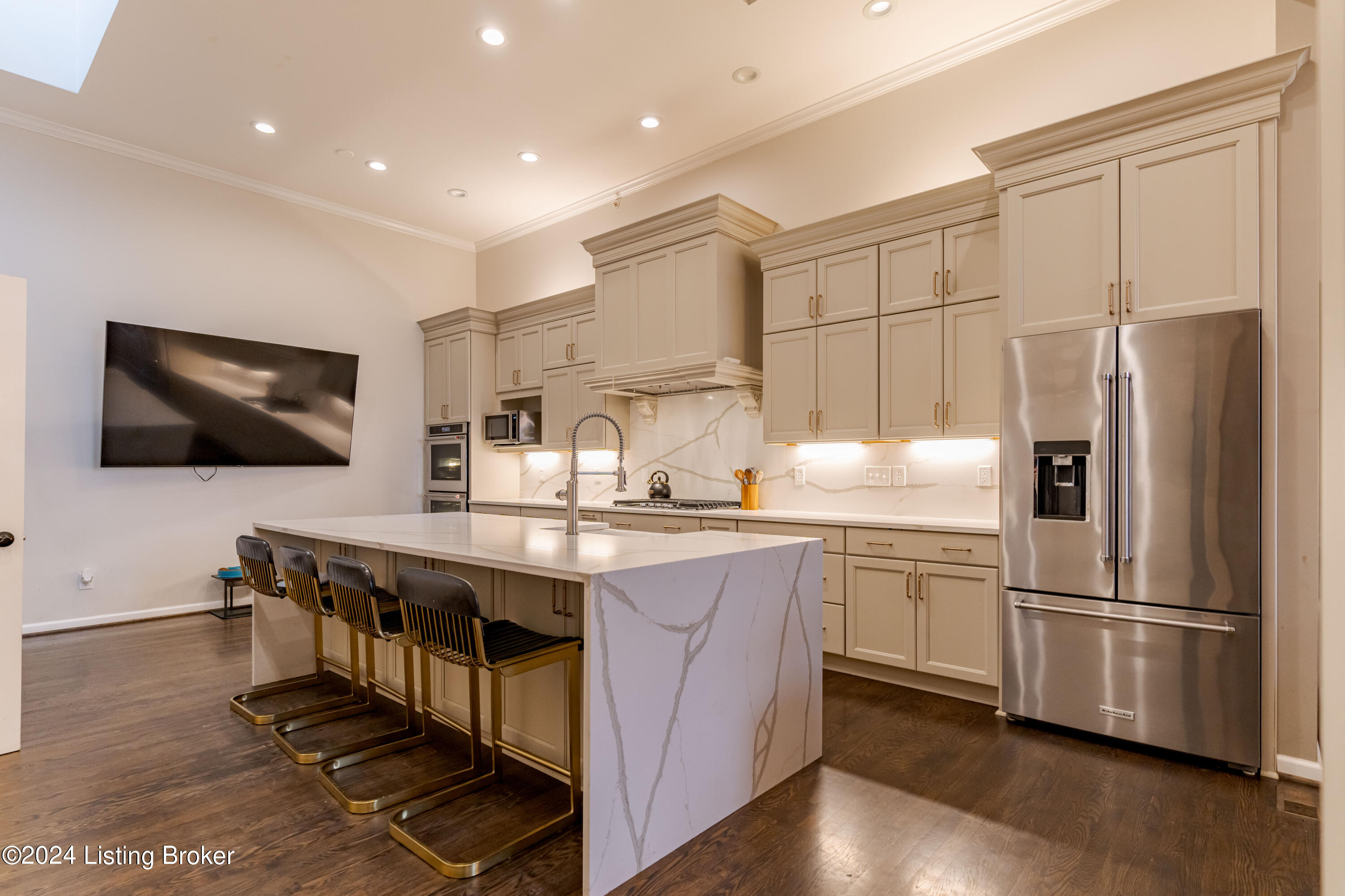 2606 Alia Cir