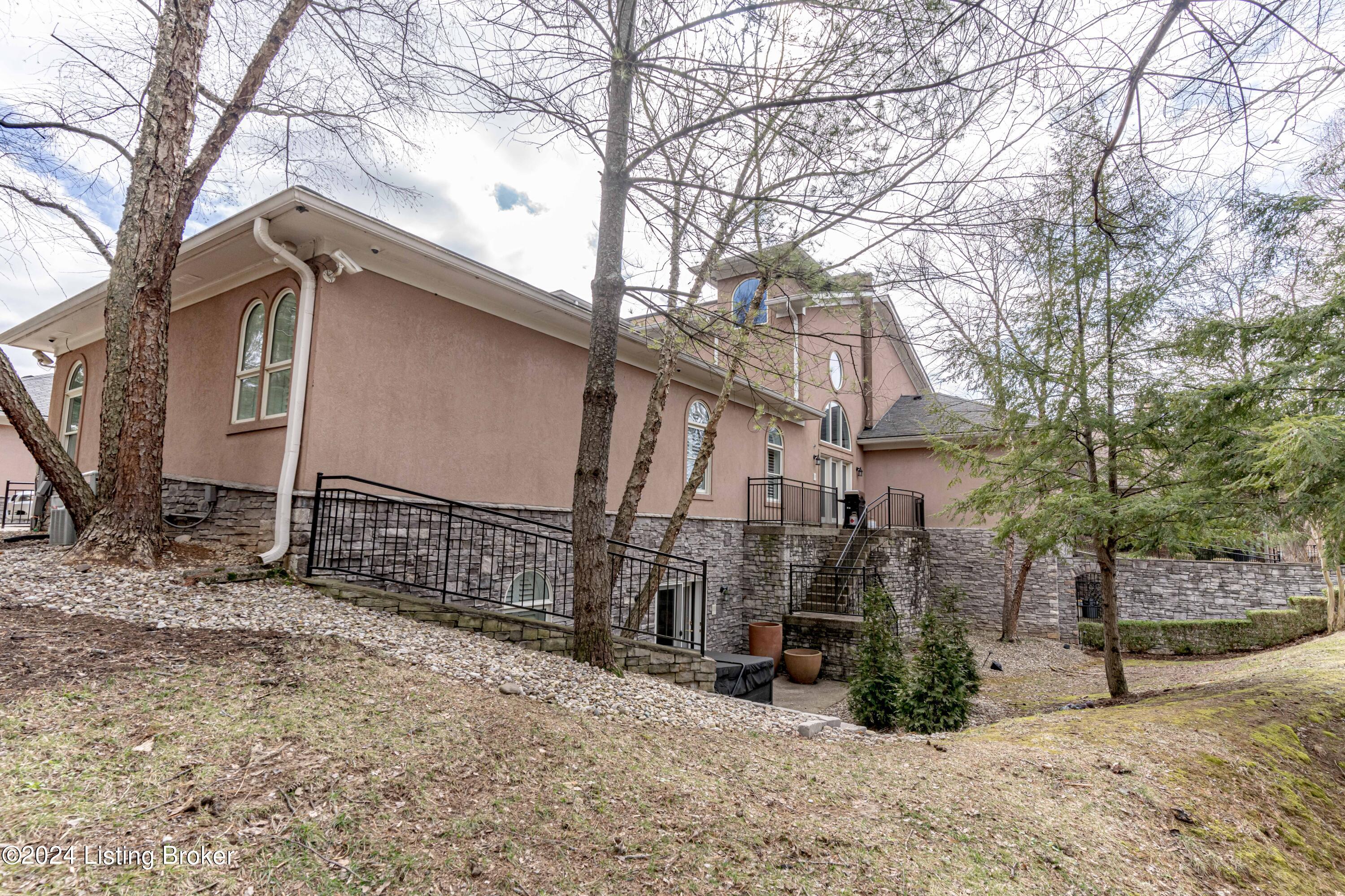 2606 Alia Cir