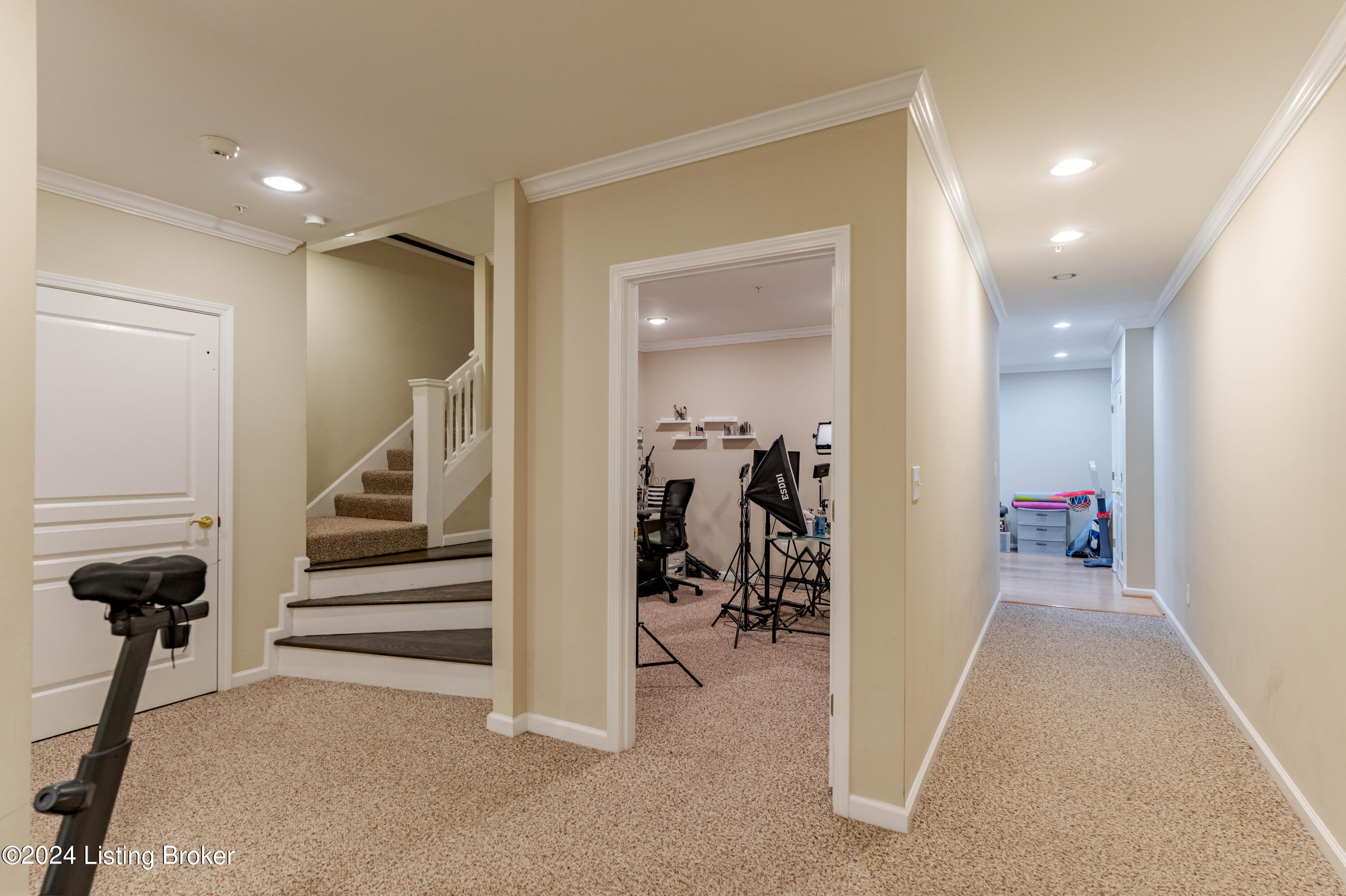 2606 Alia Cir