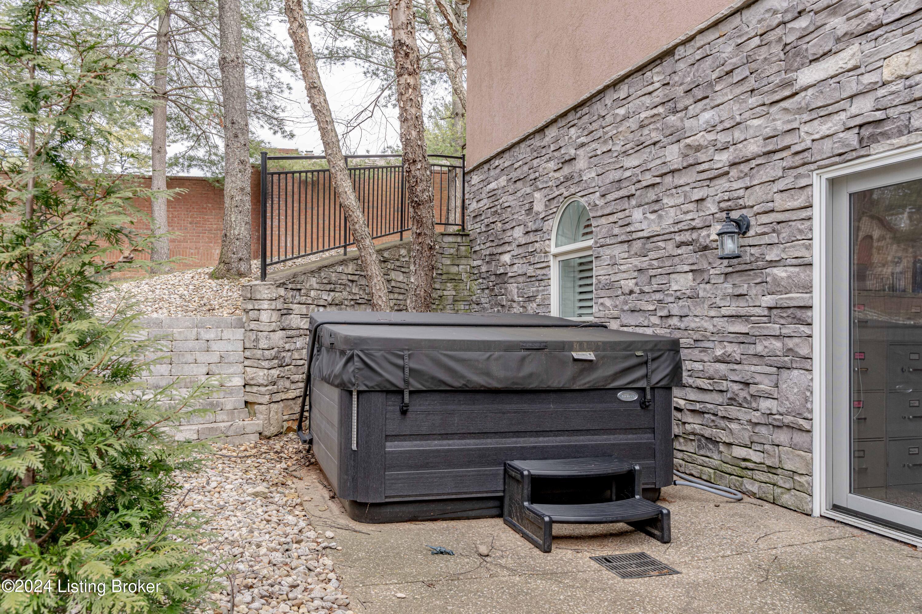 2606 Alia Cir
