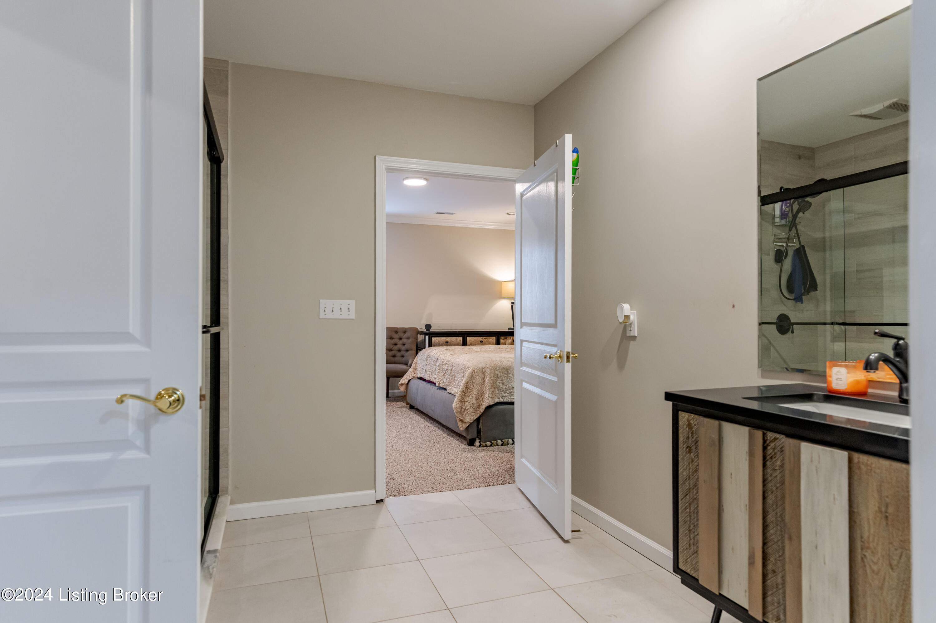 2606 Alia Cir