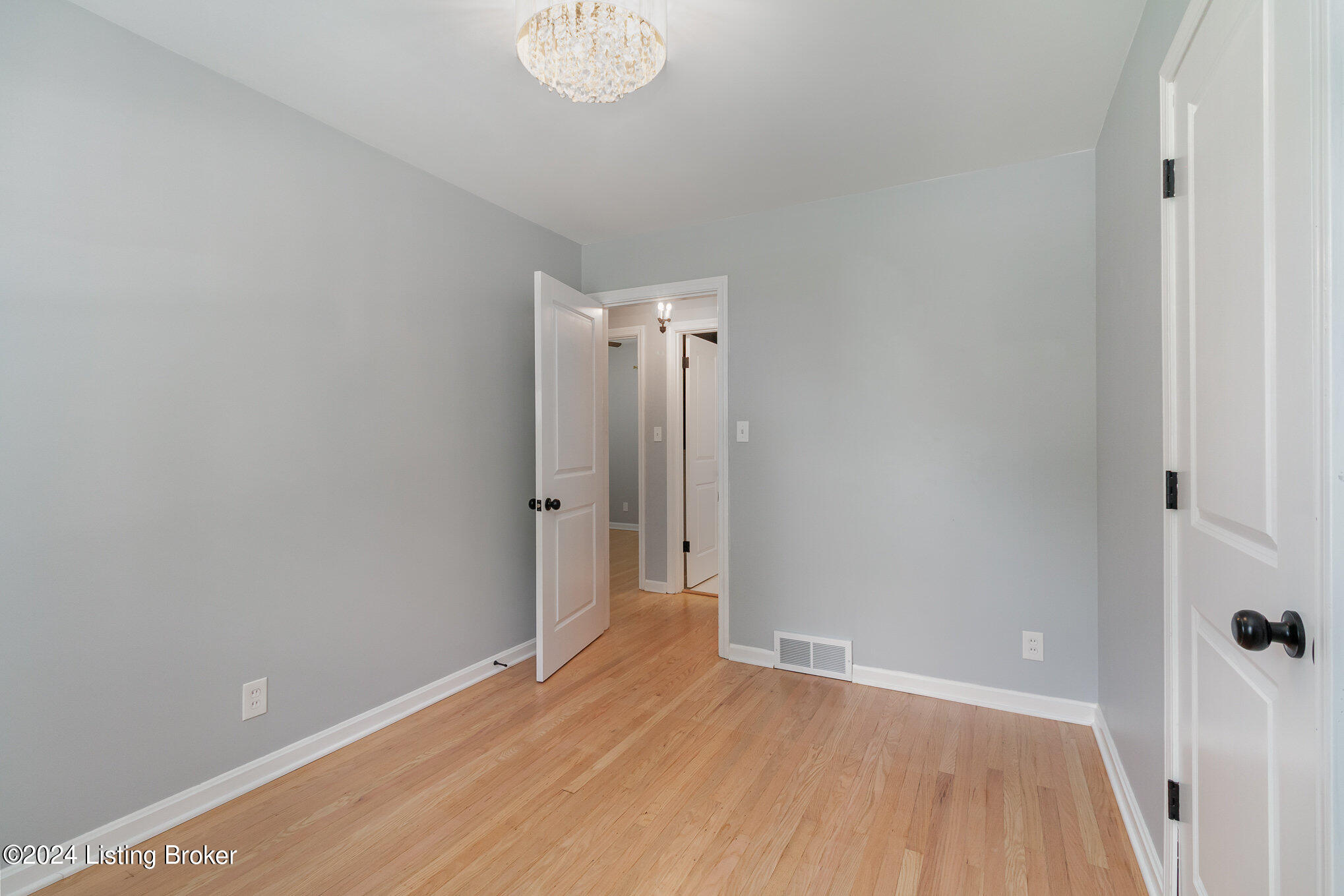 2903 Iris Way