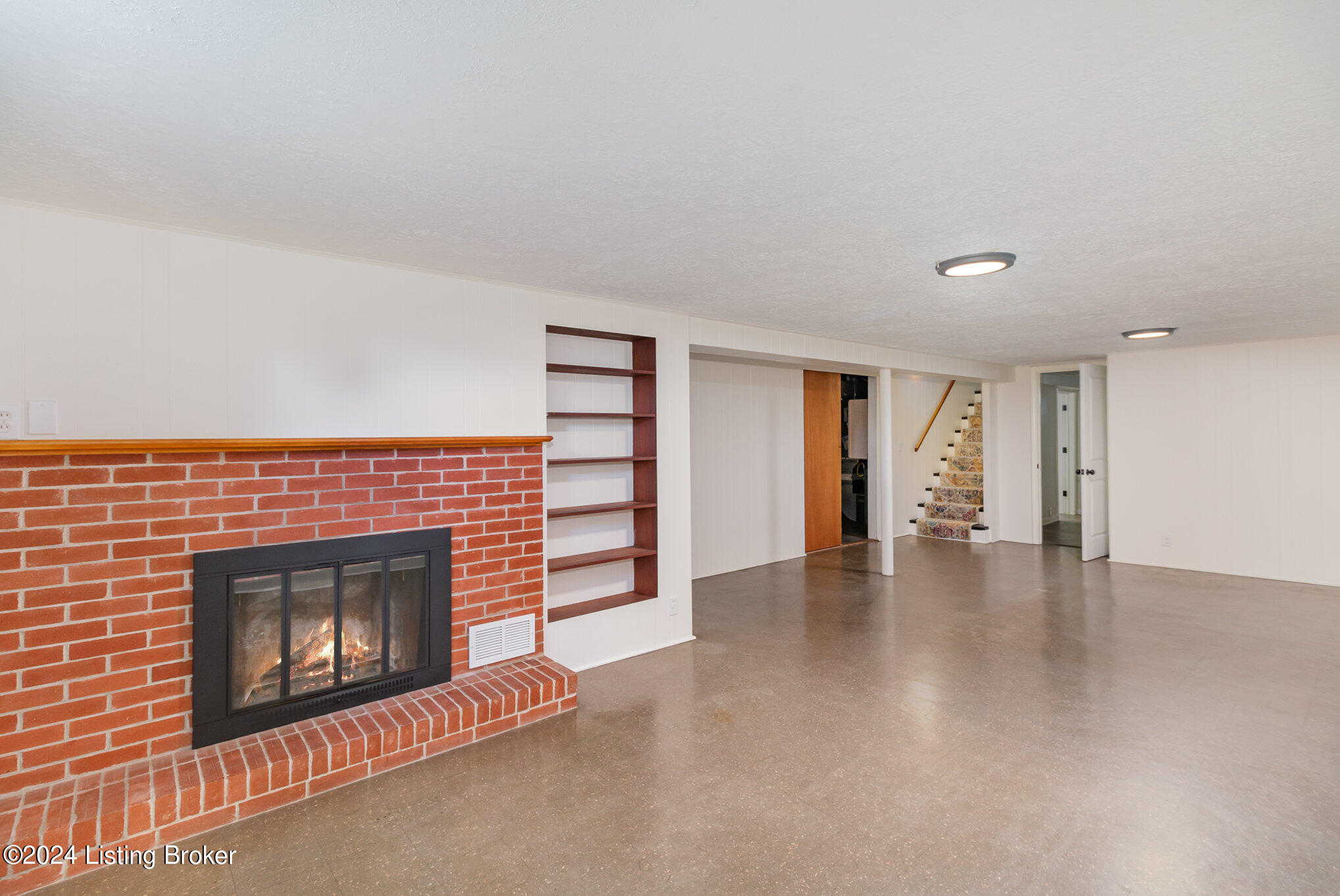 2903 Iris Way