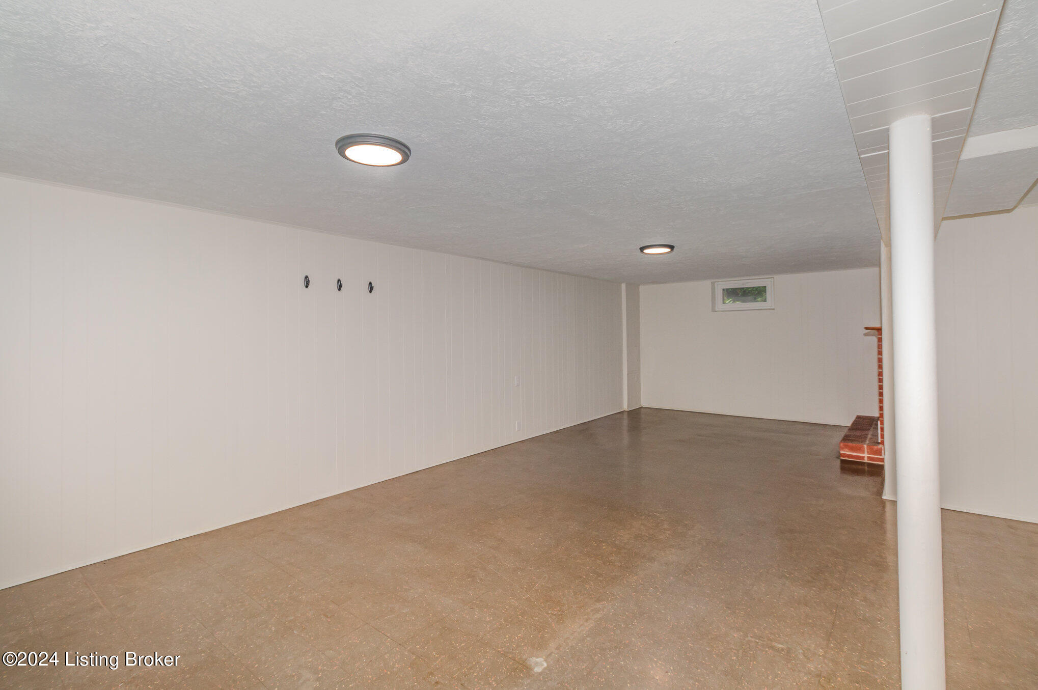 2903 Iris Way