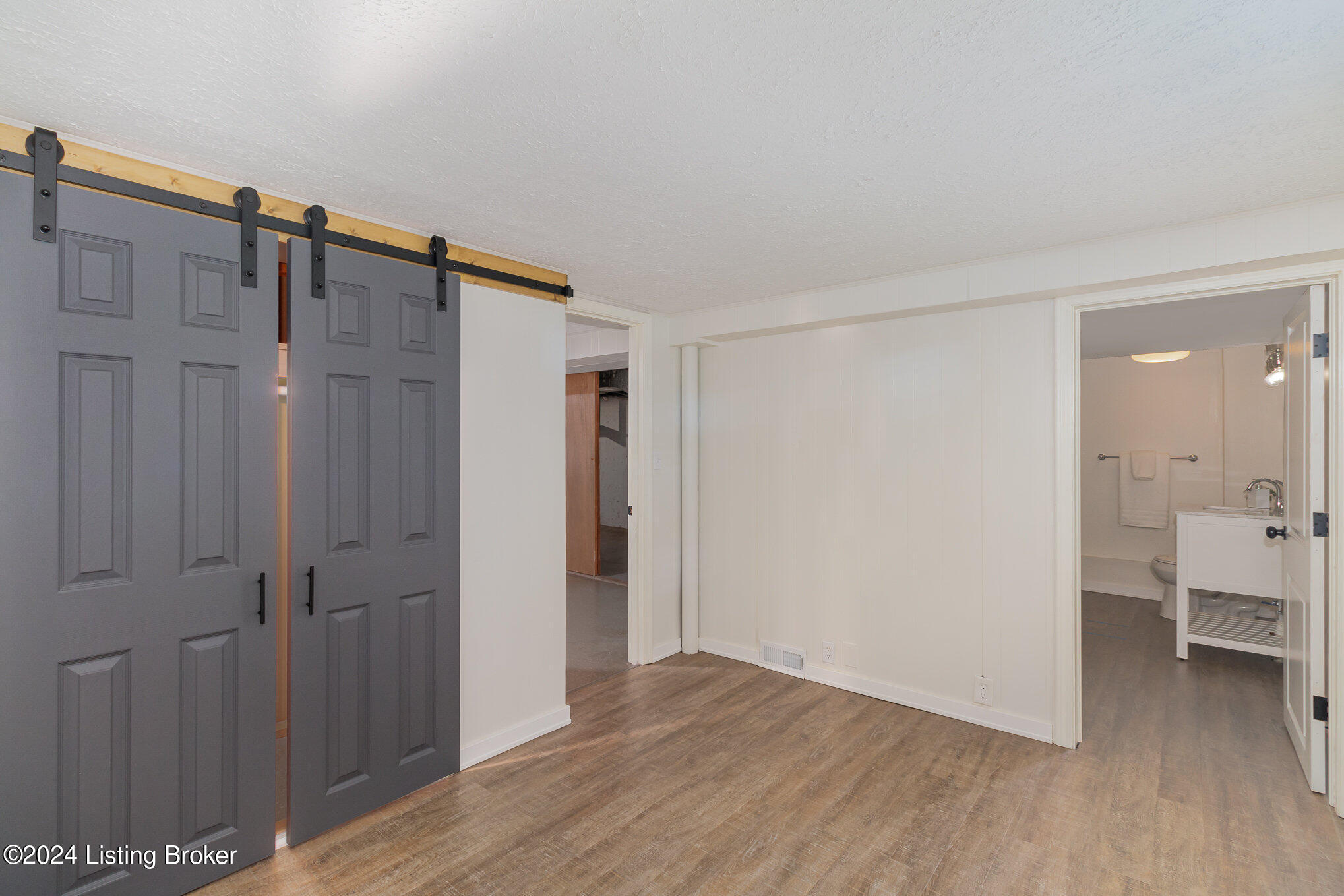 2903 Iris Way