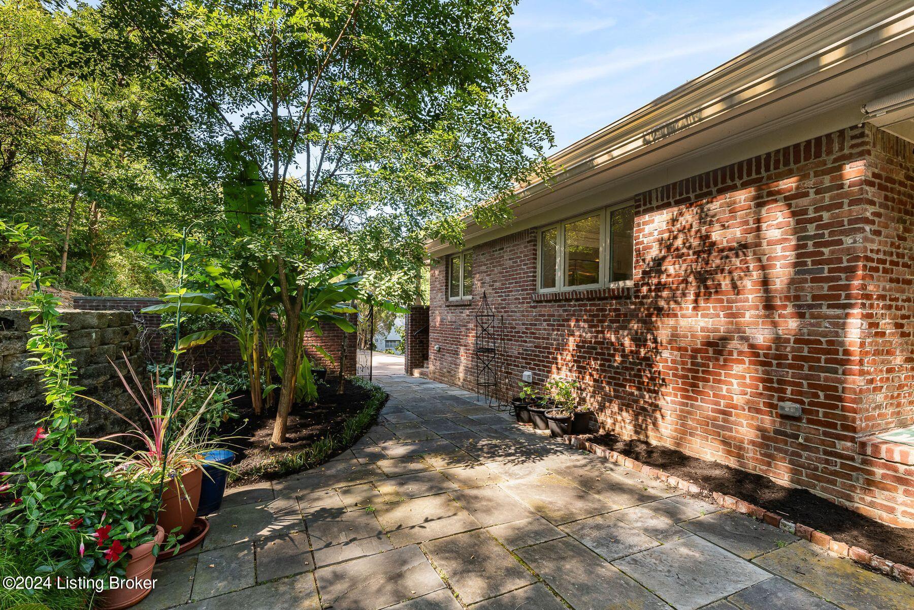 606 Riverwood Dr