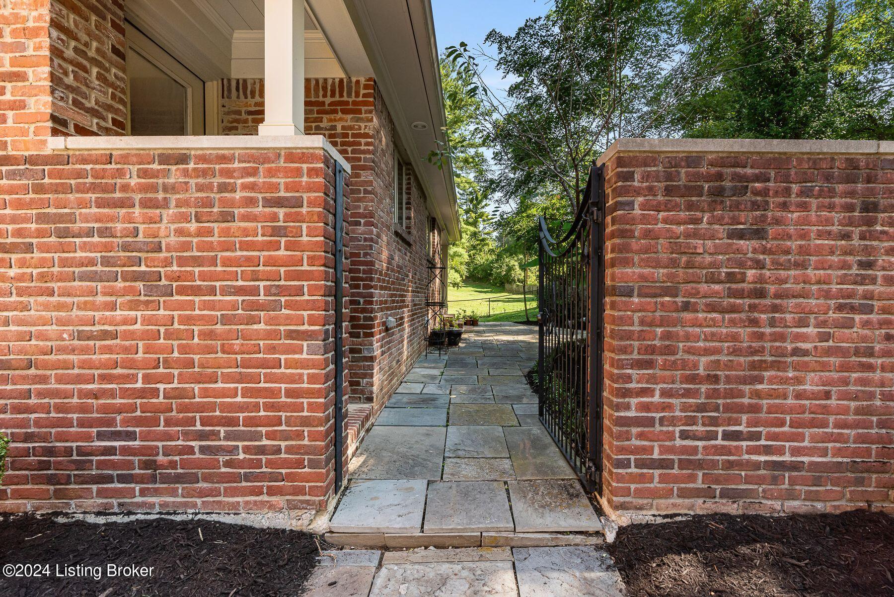 606 Riverwood Dr