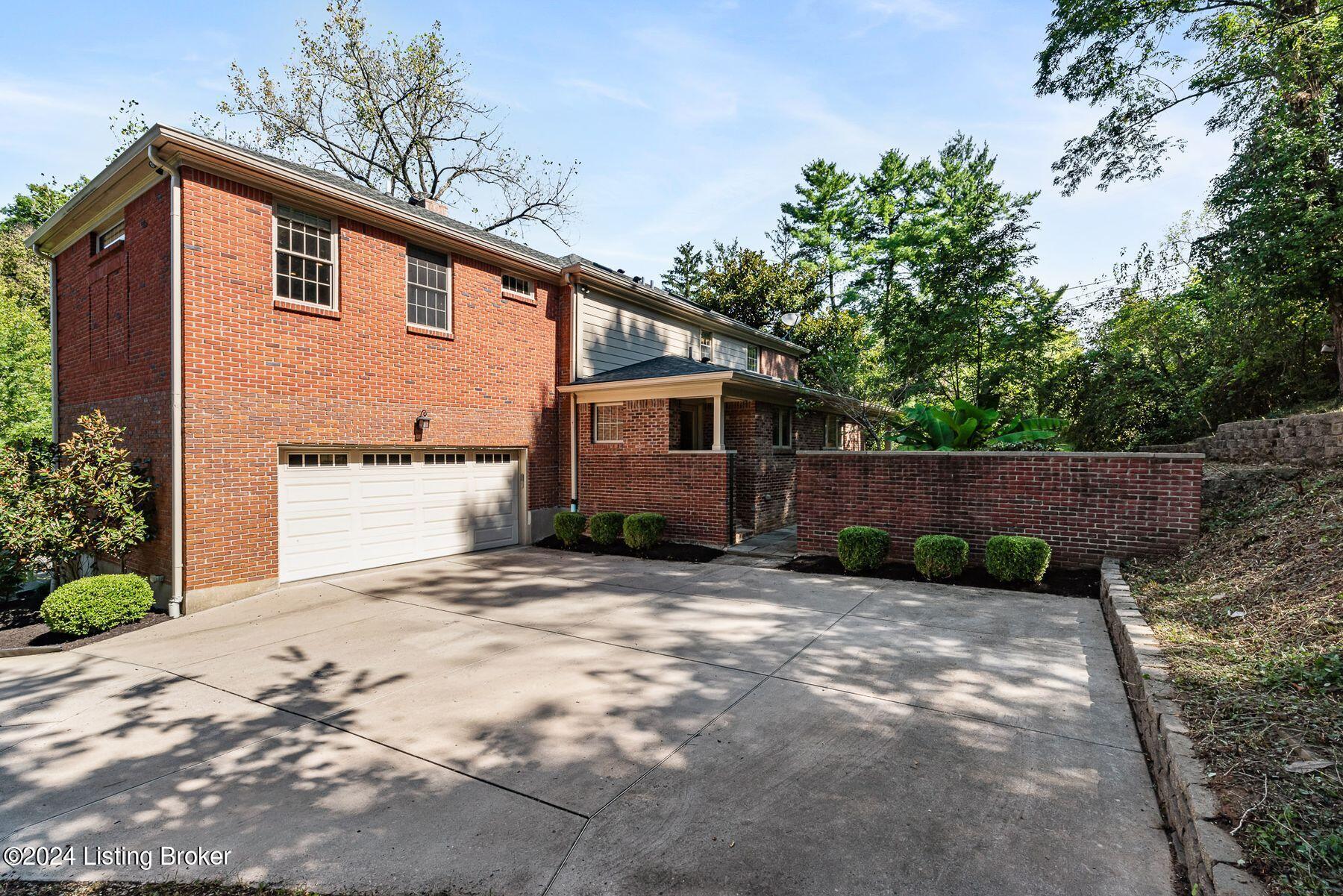 606 Riverwood Dr
