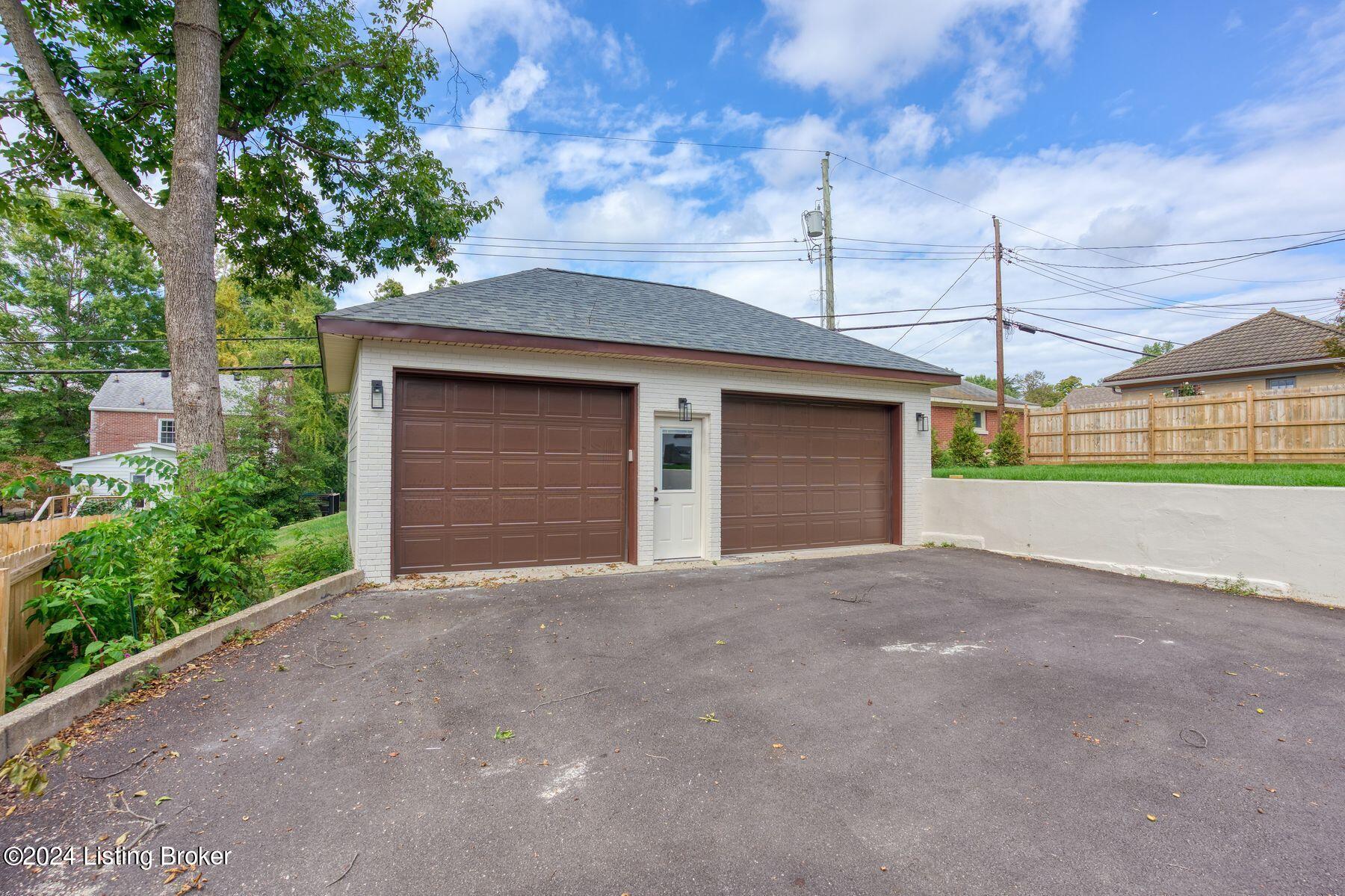 2119 Woodford Pl