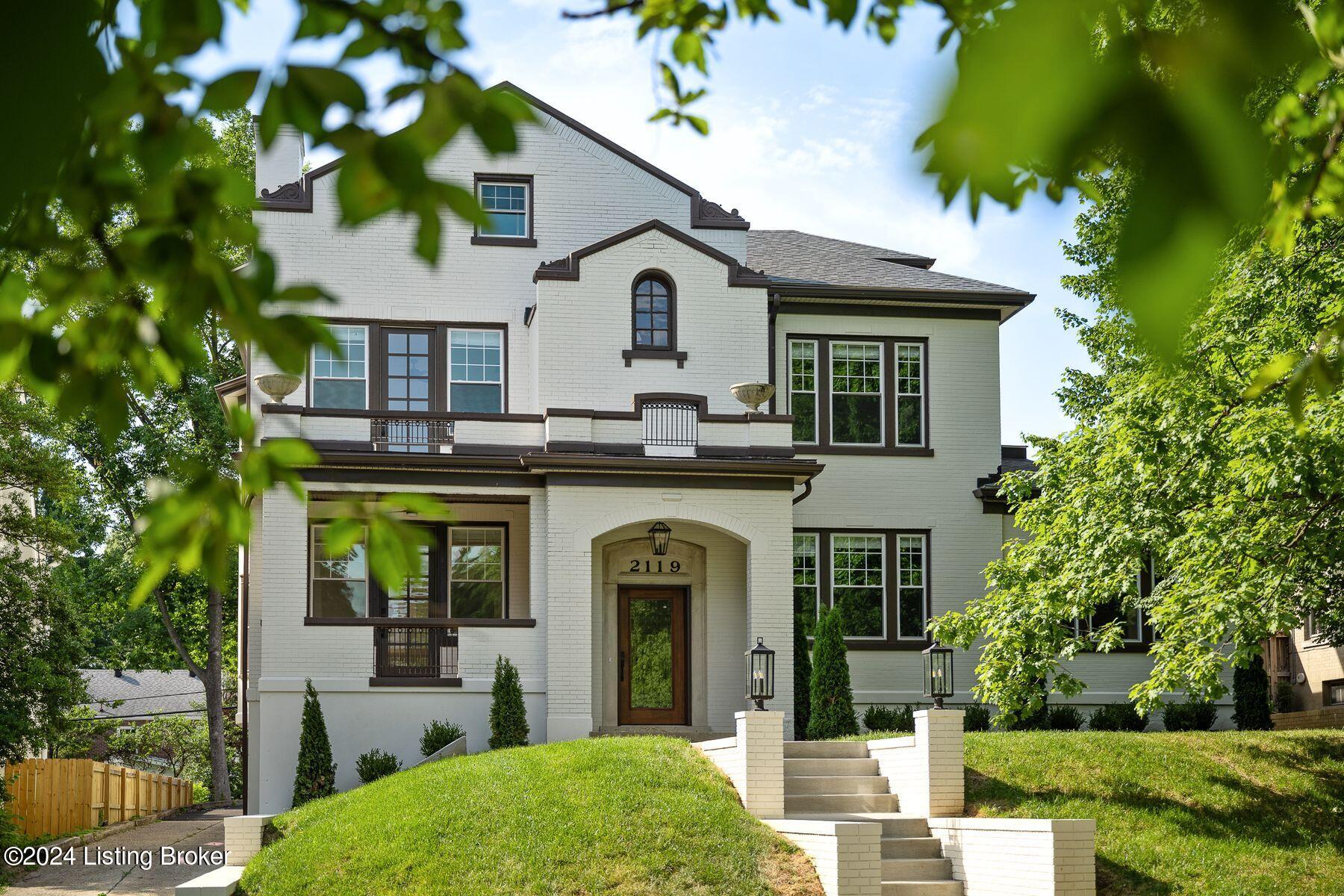 2119 Woodford Pl