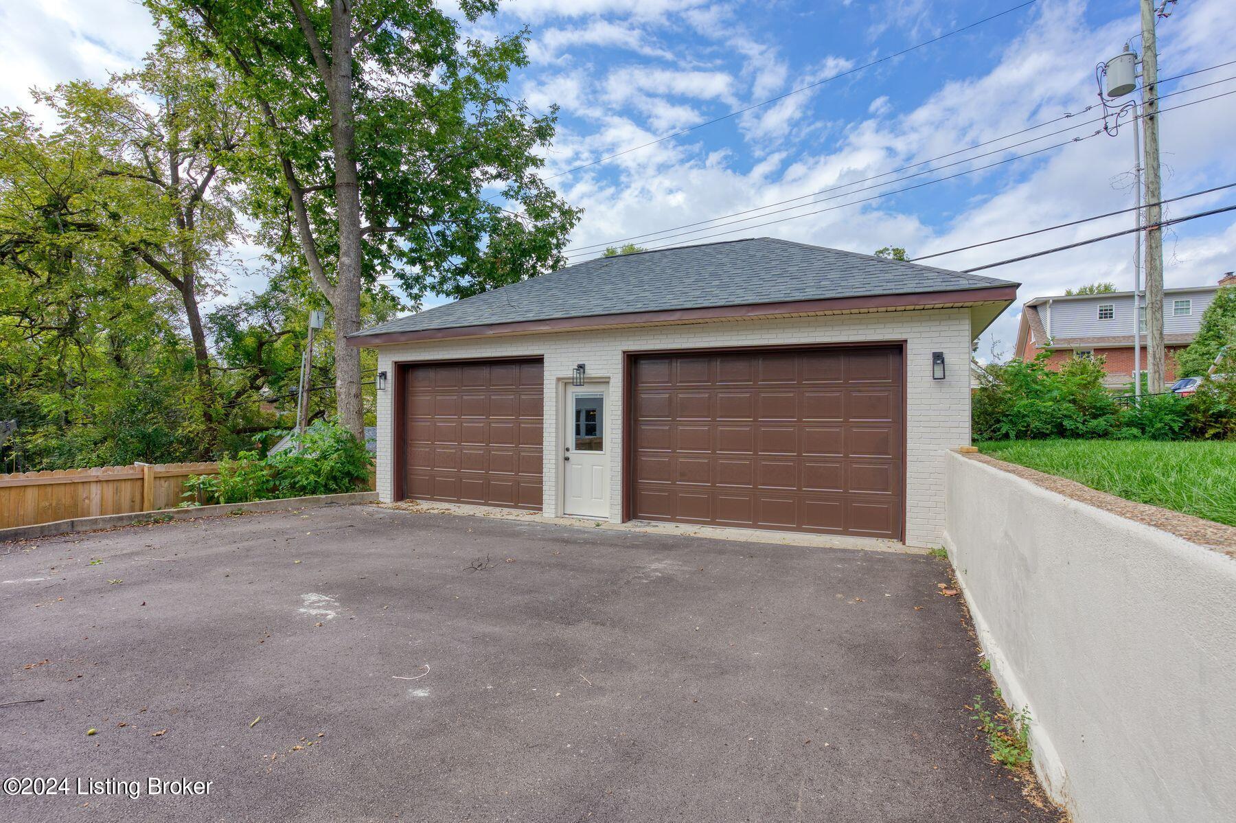 2119 Woodford Pl