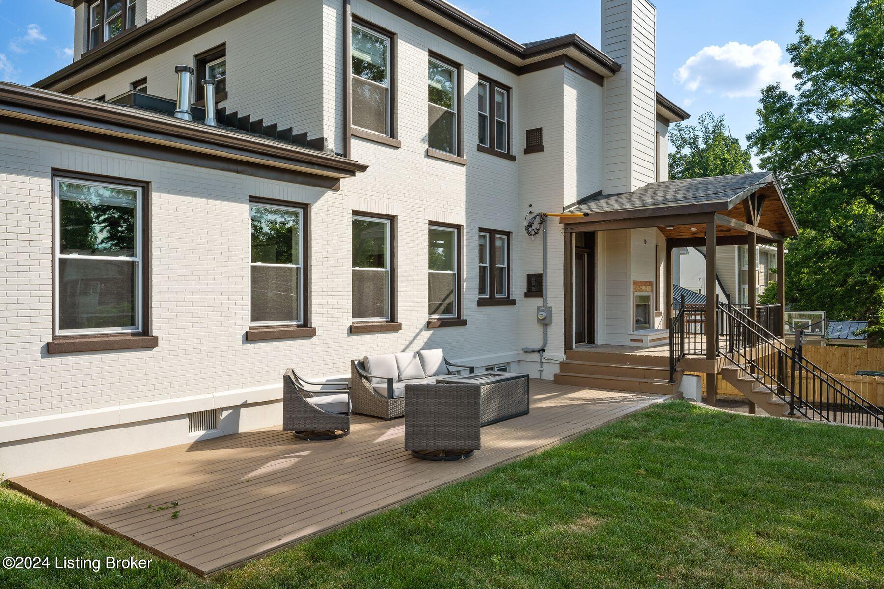 2119 Woodford Pl