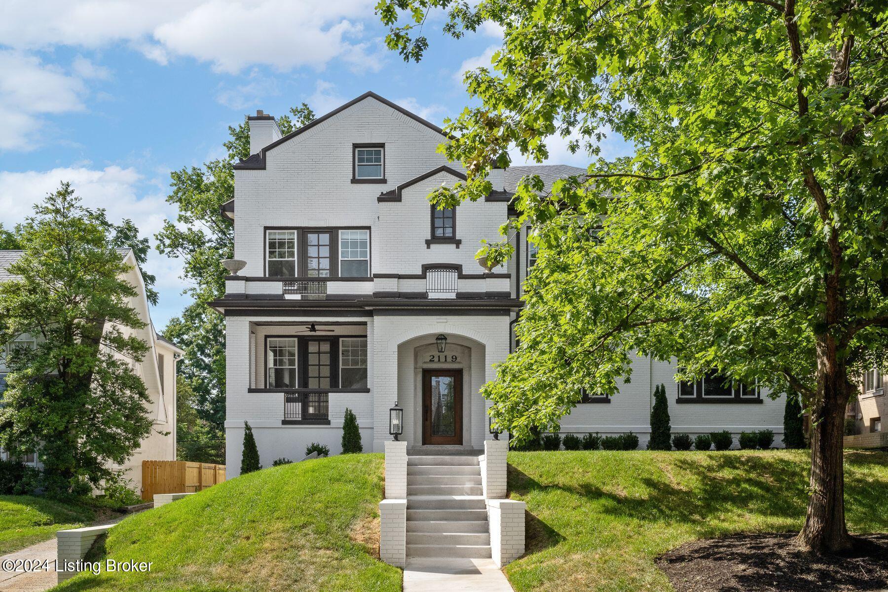 2119 Woodford Pl