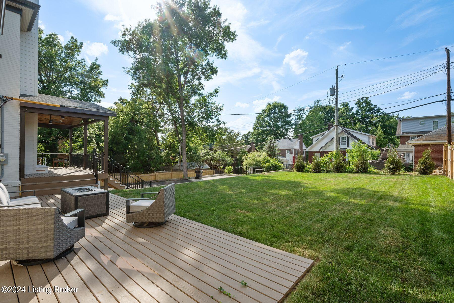 2119 Woodford Pl