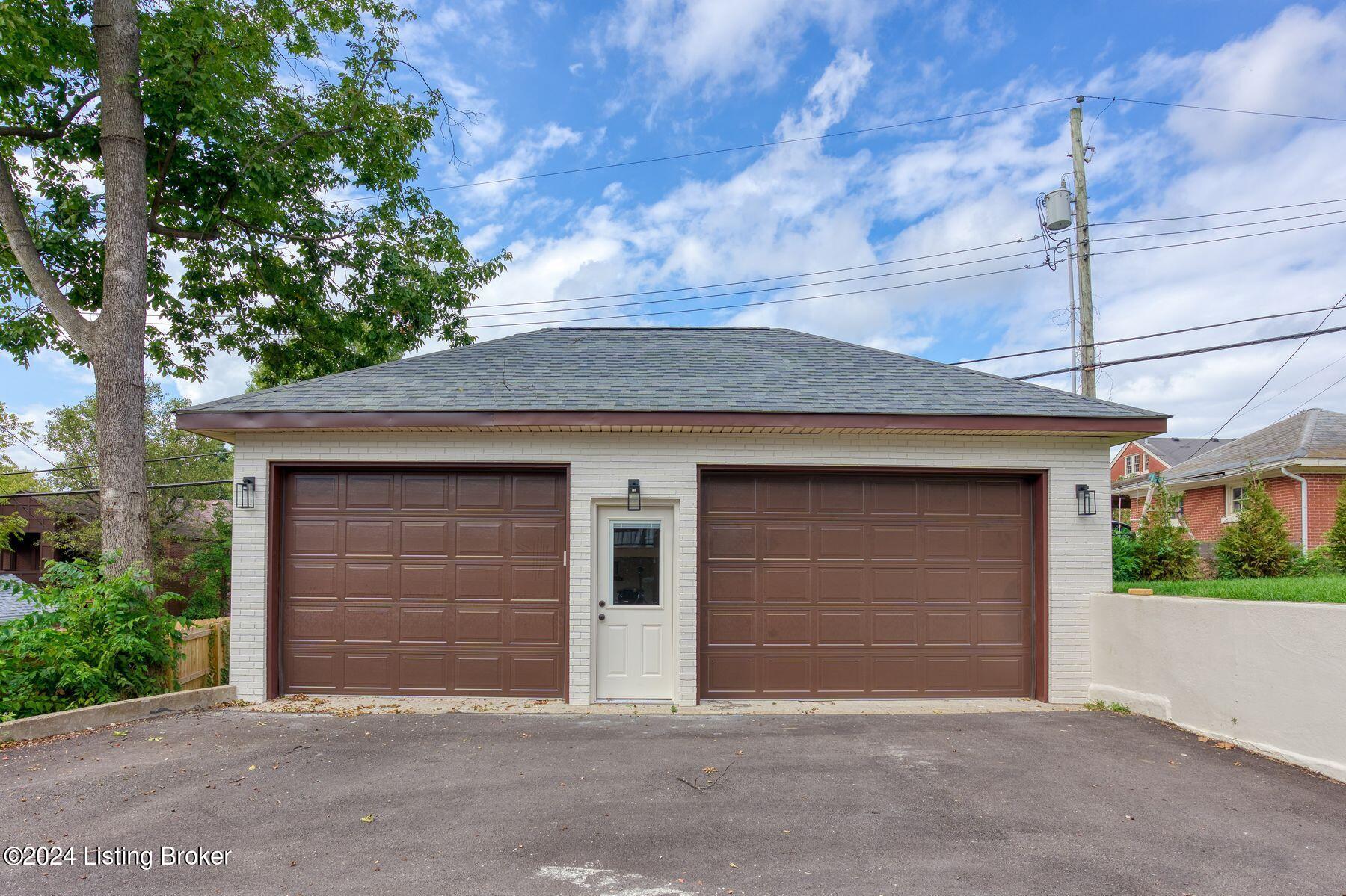 2119 Woodford Pl