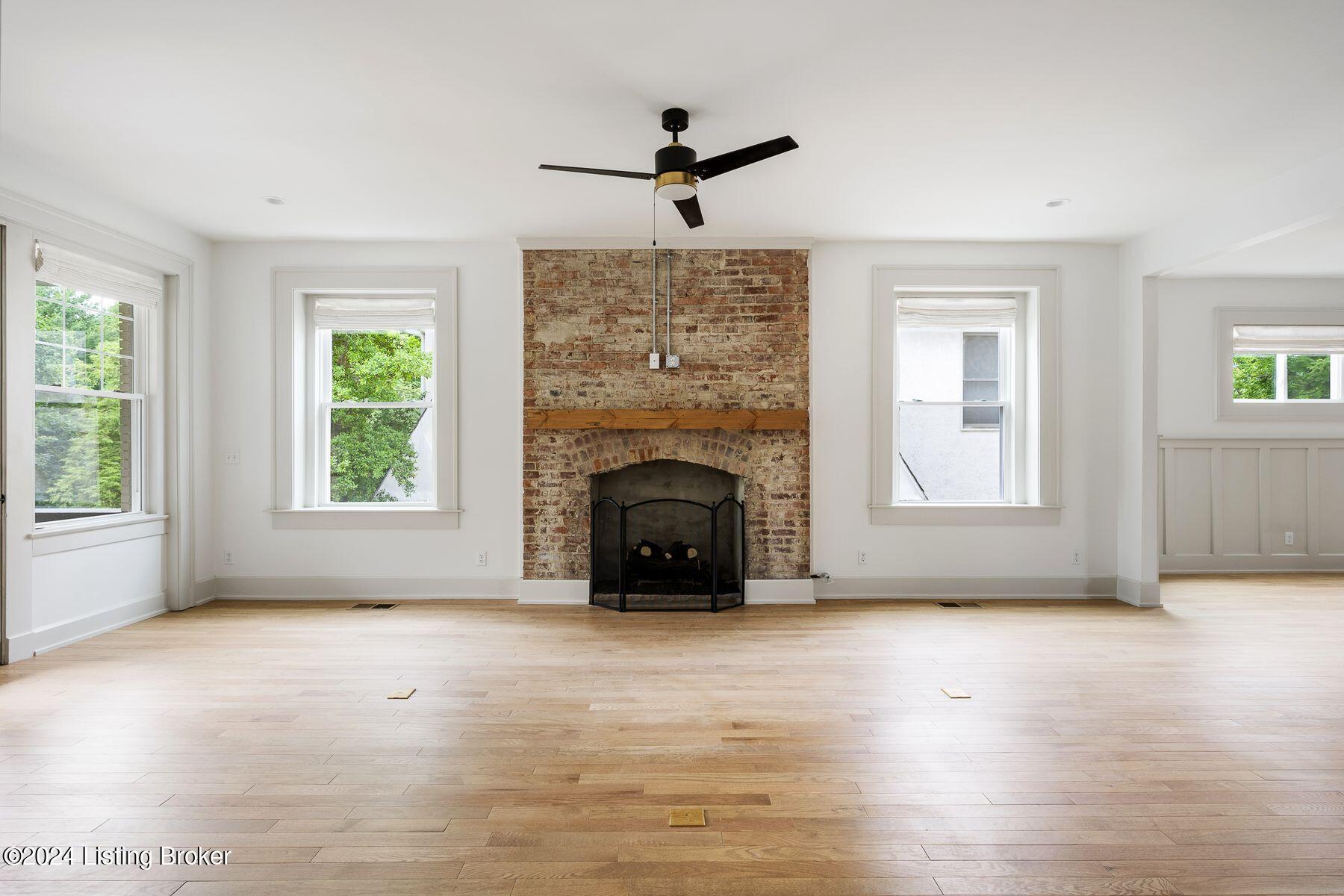 2119 Woodford Pl