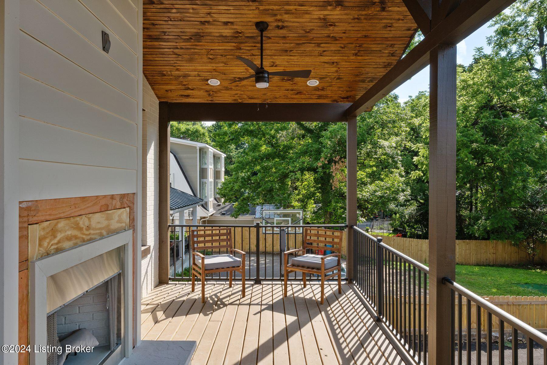 2119 Woodford Pl