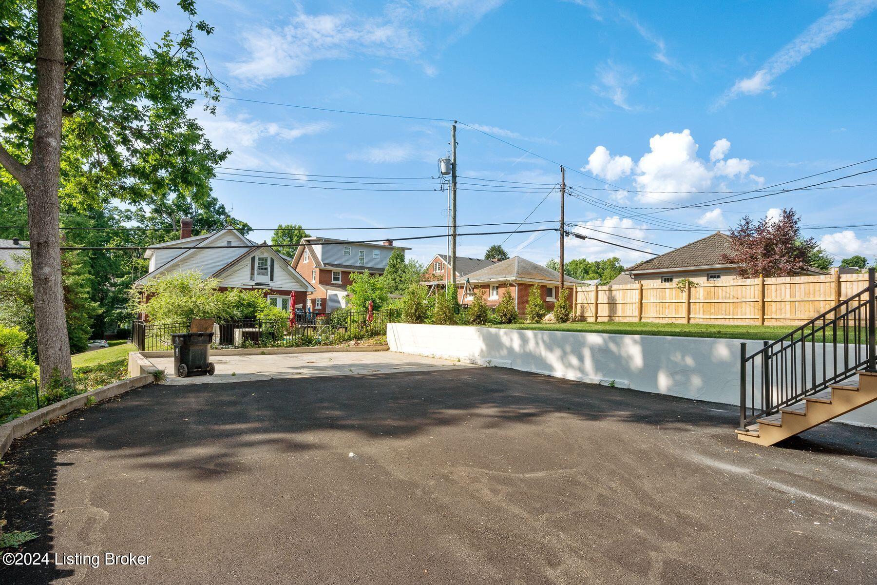 2119 Woodford Pl