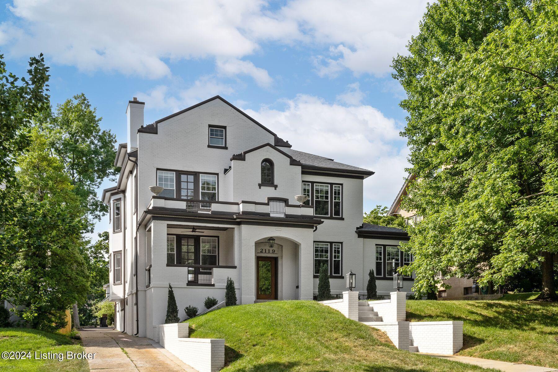 2119 Woodford Pl