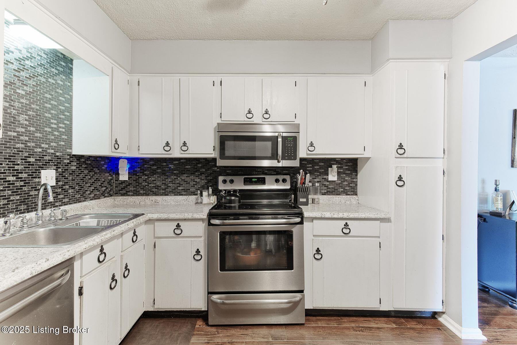 1 Dupont Way, 5