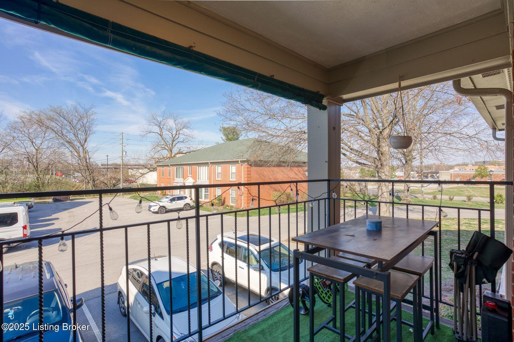 1 Dupont Way, 5