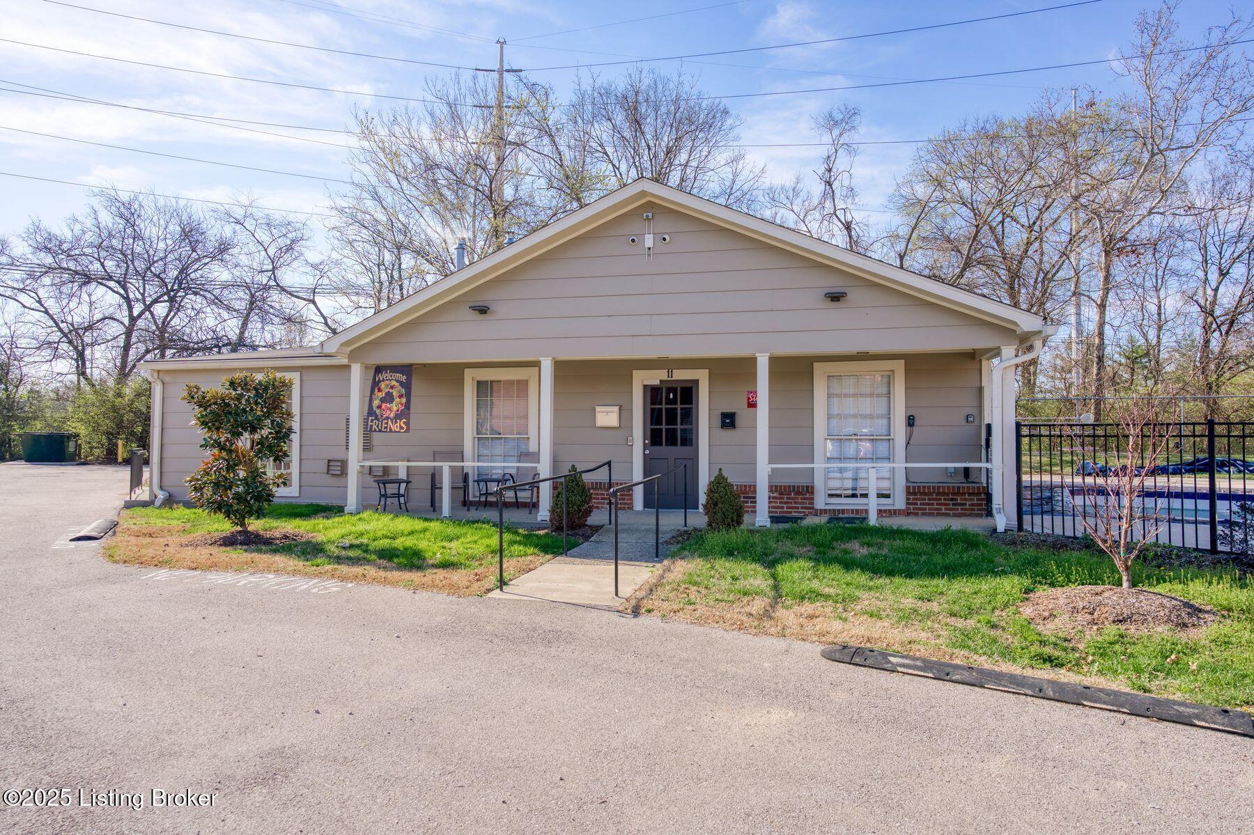 1 Dupont Way, 5