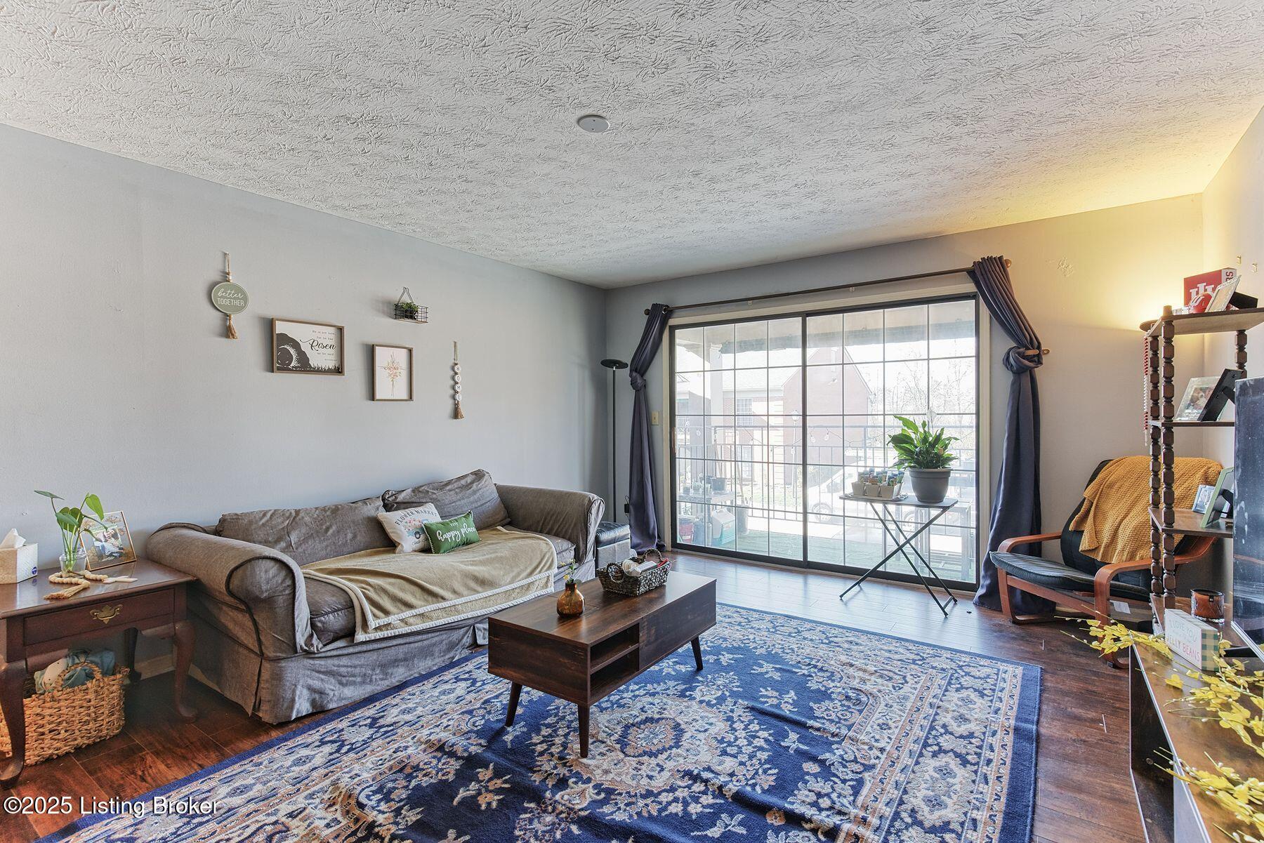 1 Dupont Way, 5