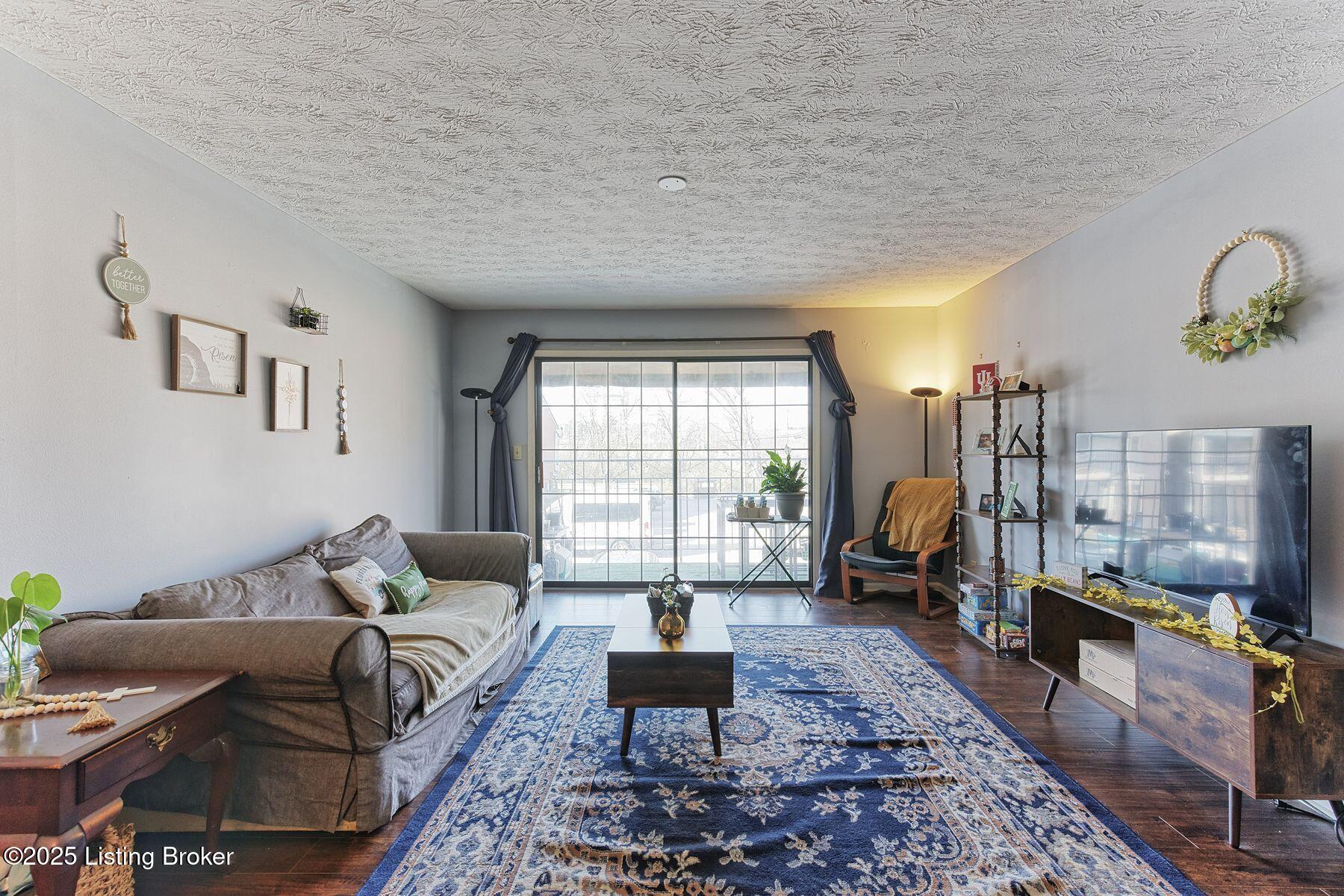 1 Dupont Way, 5