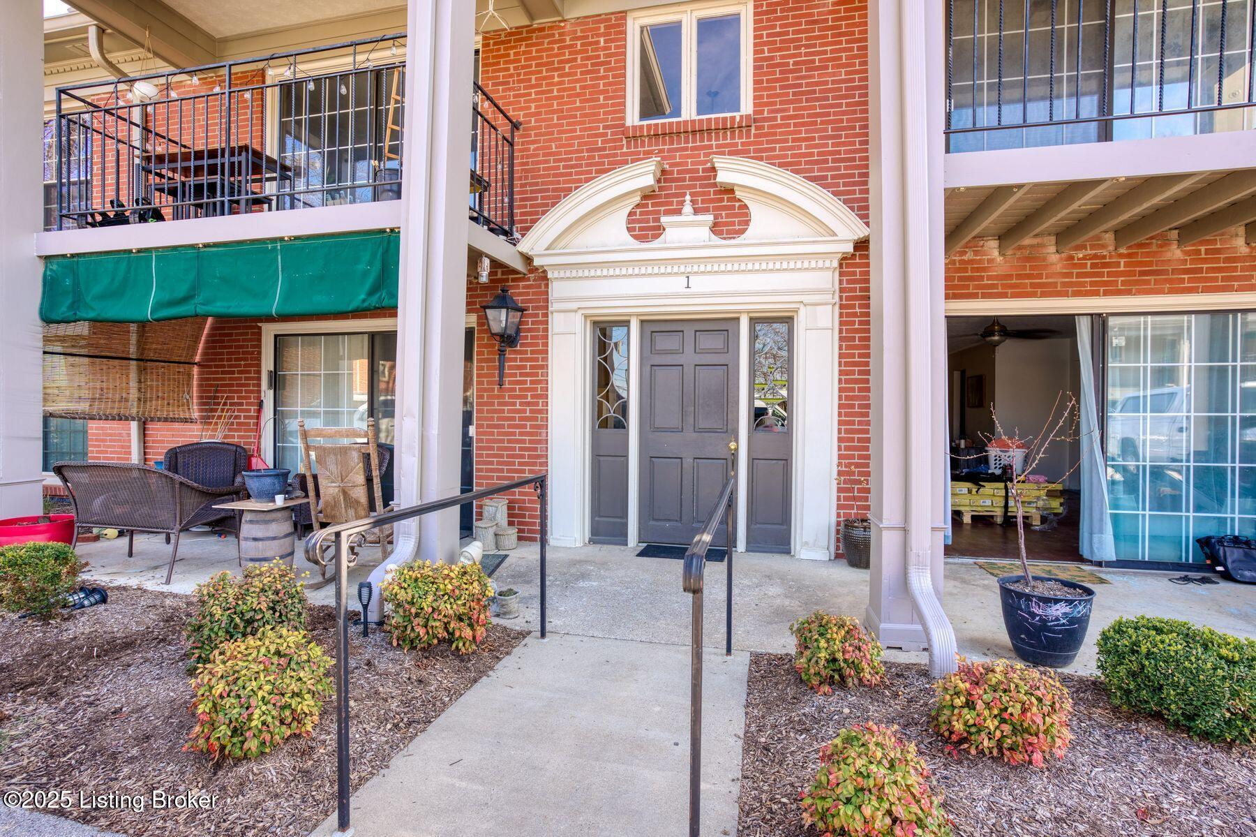 1 Dupont Way, 5