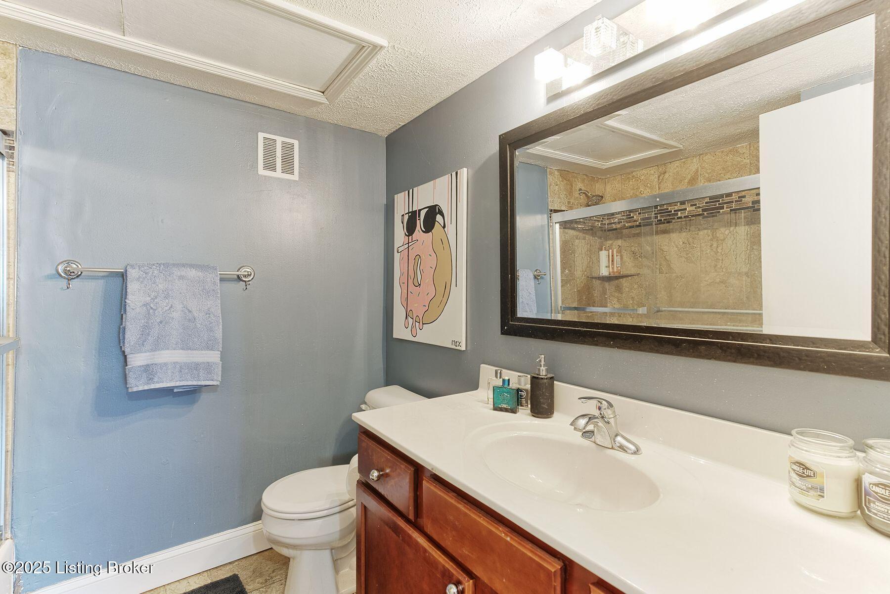 1 Dupont Way, 5