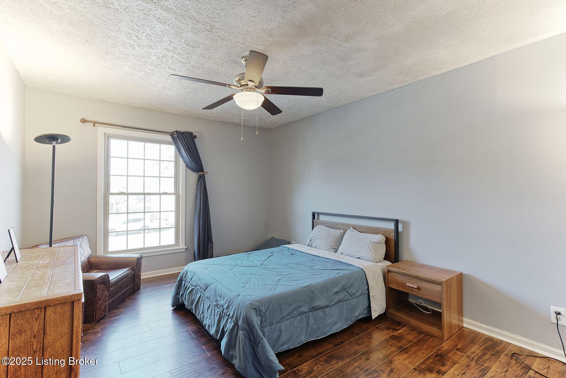 1 Dupont Way, 5