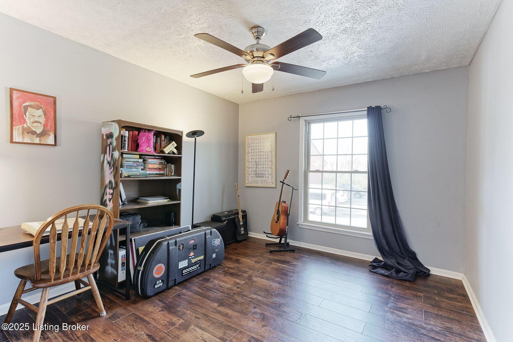 1 Dupont Way, 5