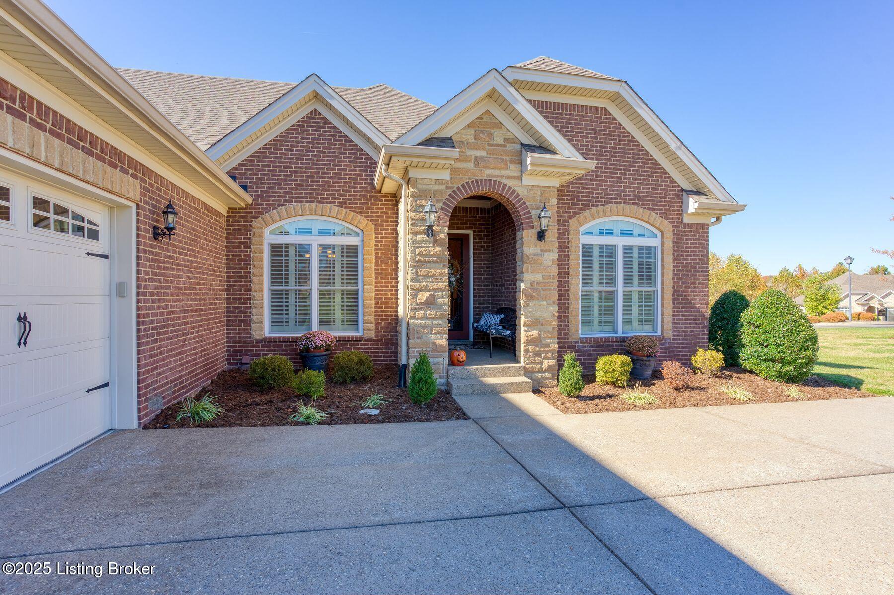 200 Queensway Park Pl