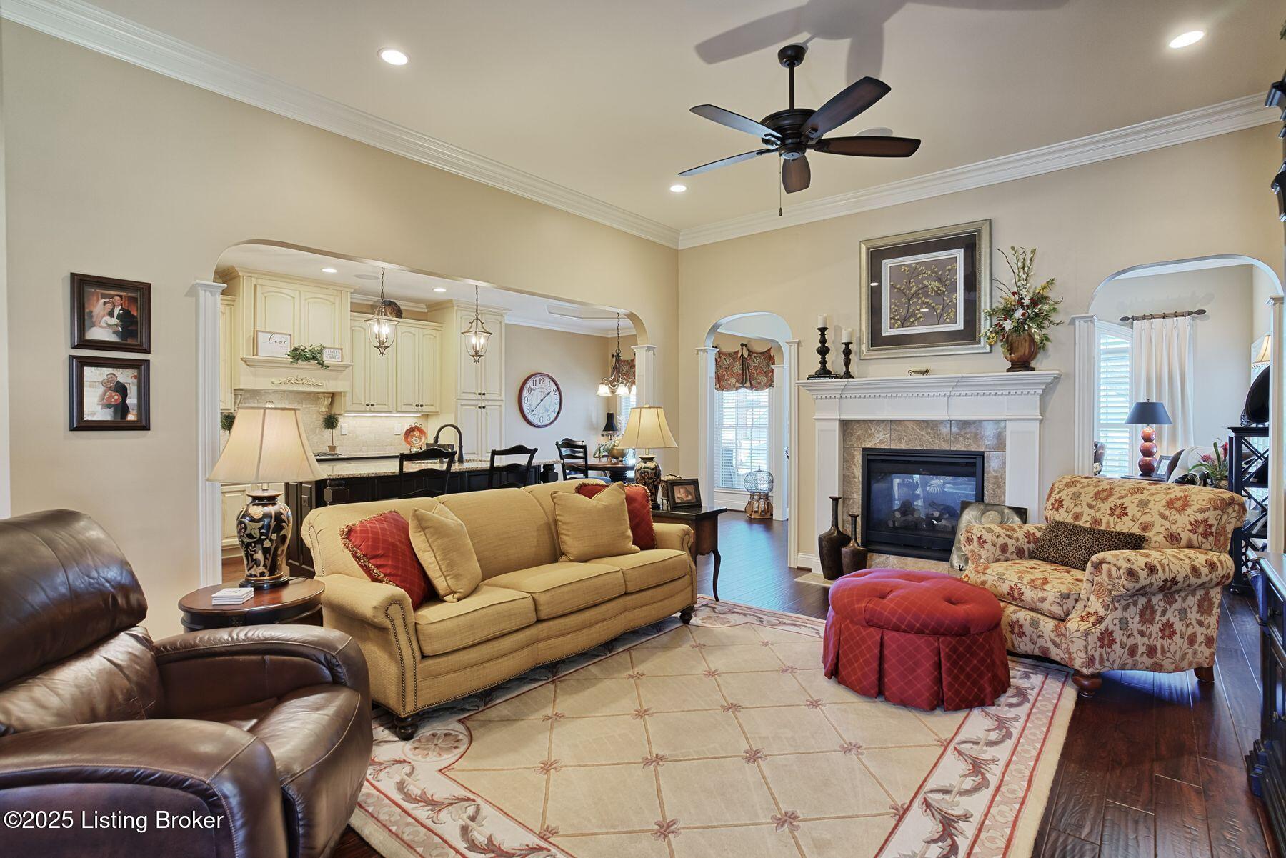 200 Queensway Park Pl