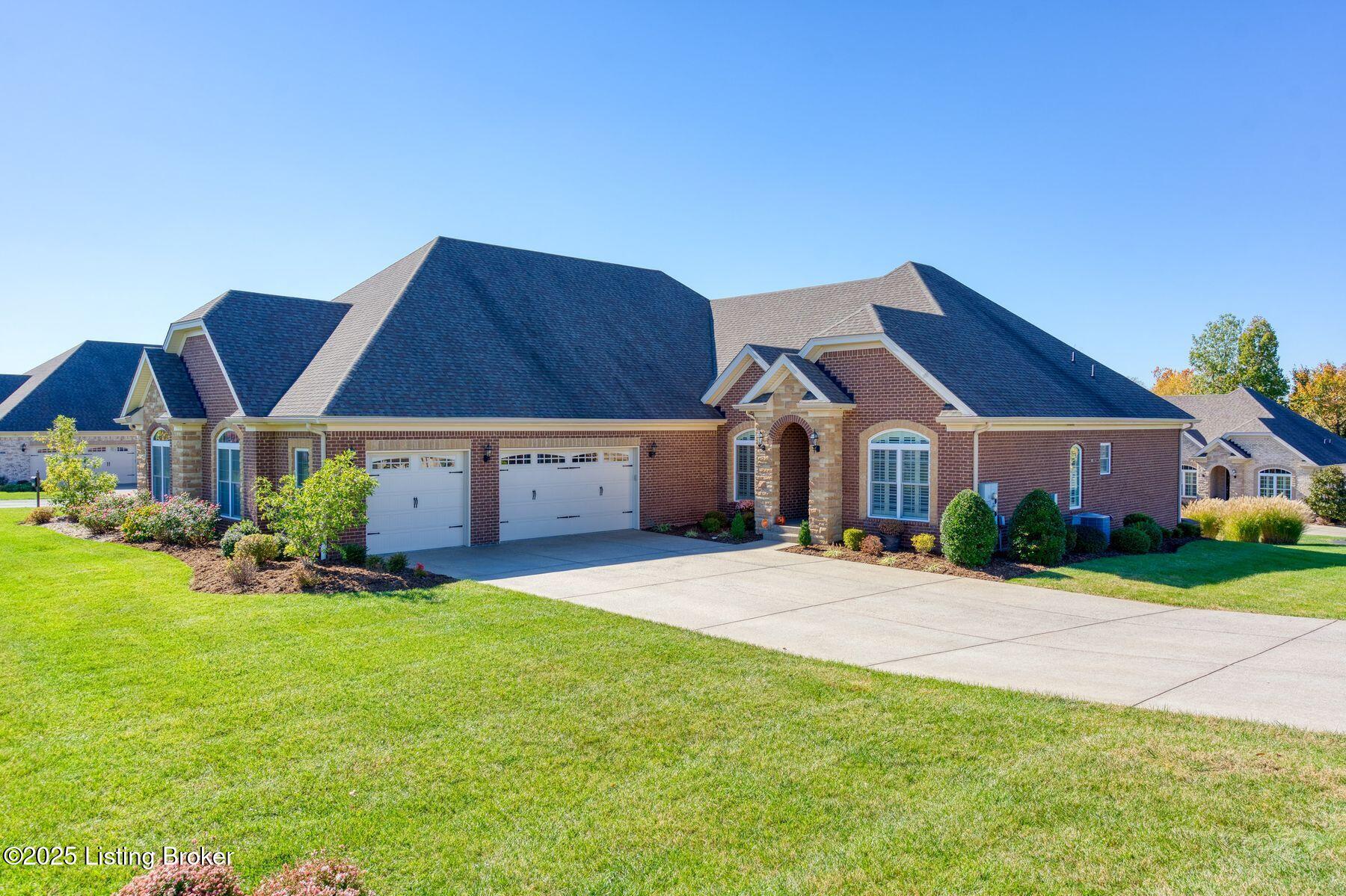 200 Queensway Park Pl
