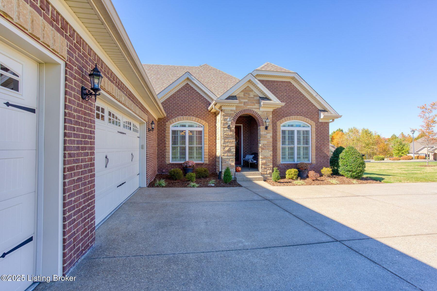 200 Queensway Park Pl
