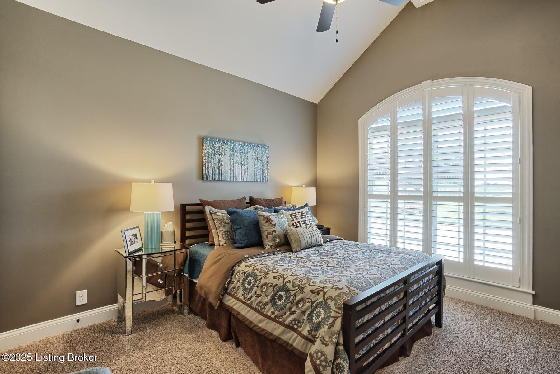 200 Queensway Park Pl