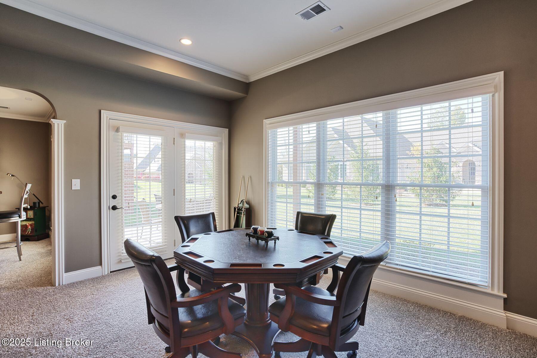 200 Queensway Park Pl