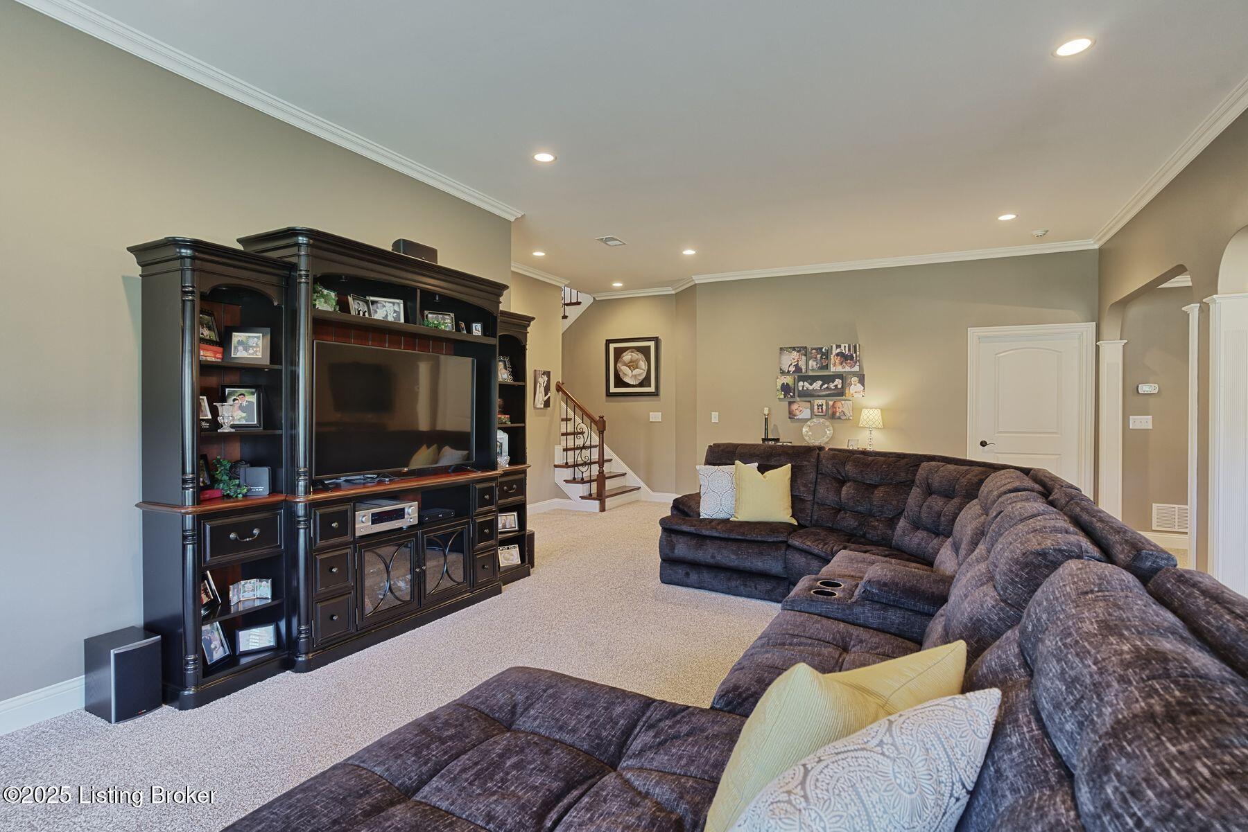 200 Queensway Park Pl