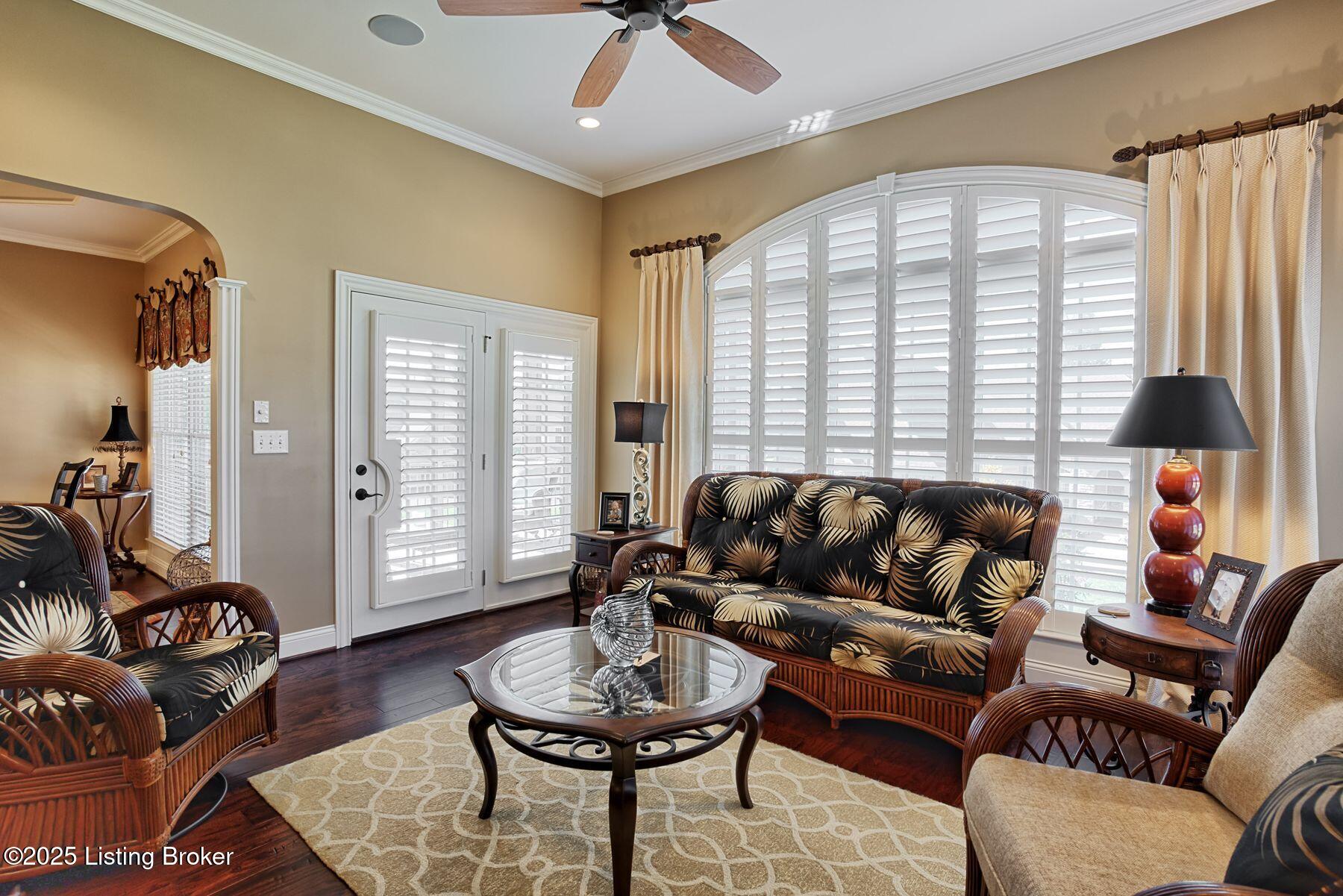 200 Queensway Park Pl