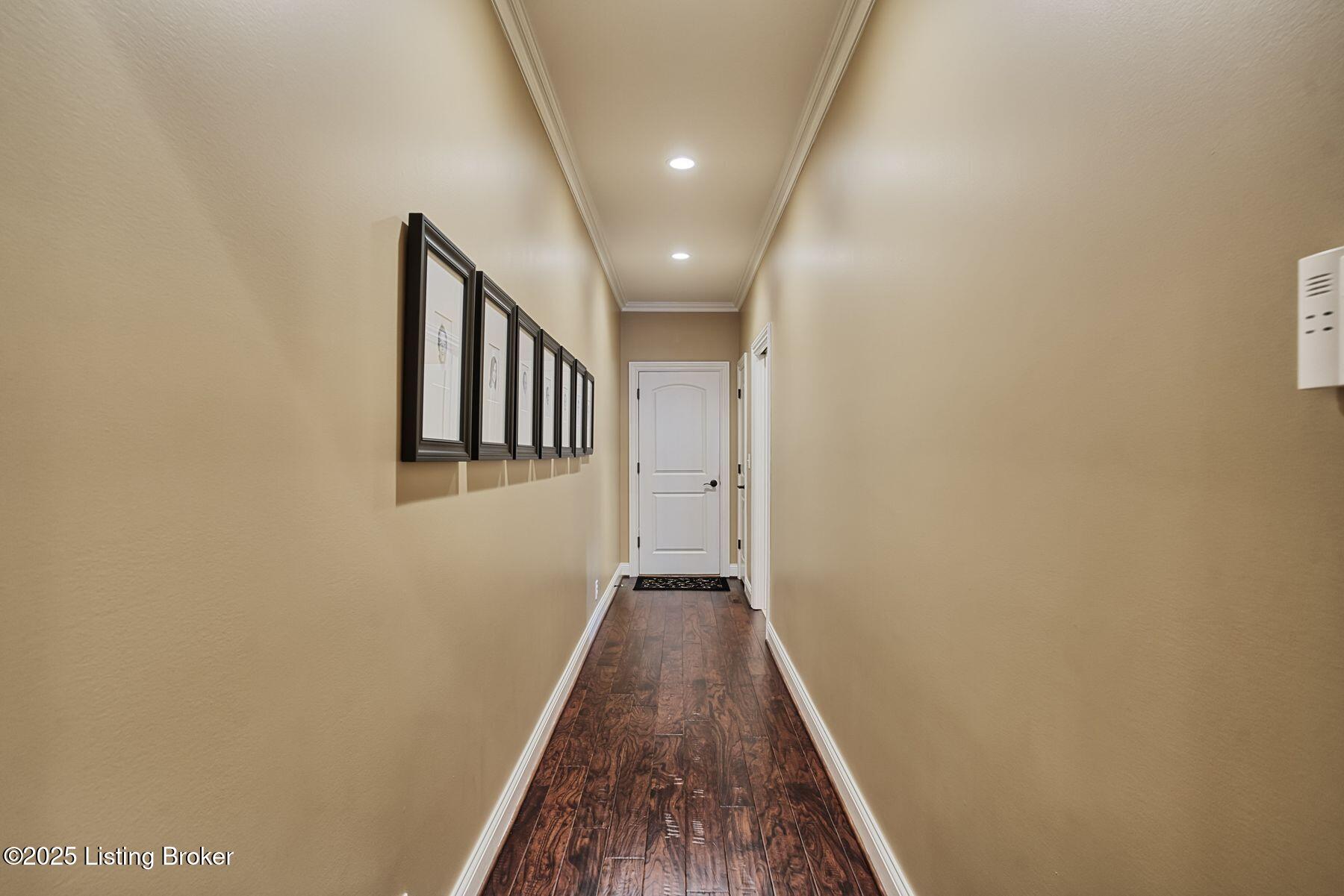 200 Queensway Park Pl