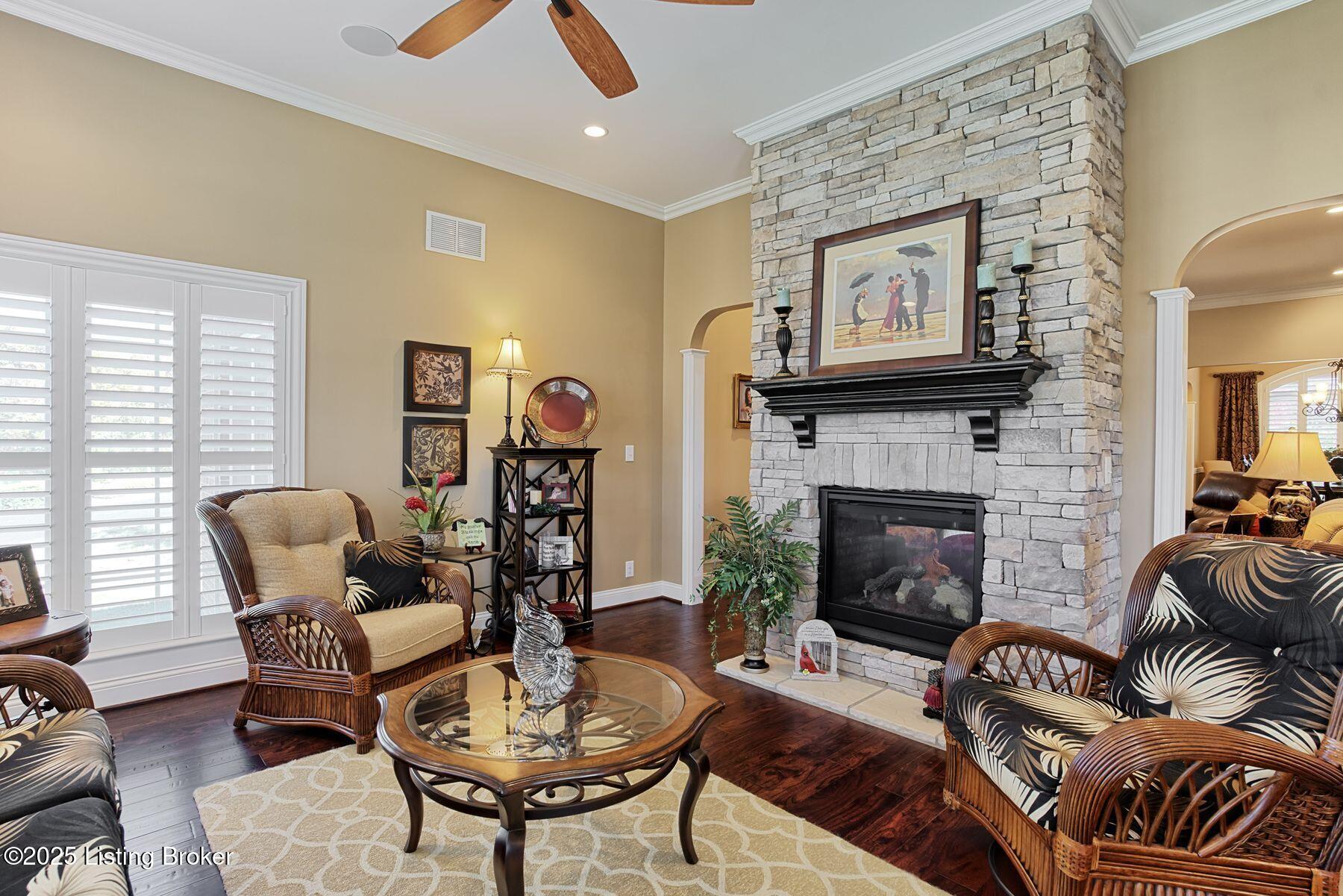 200 Queensway Park Pl
