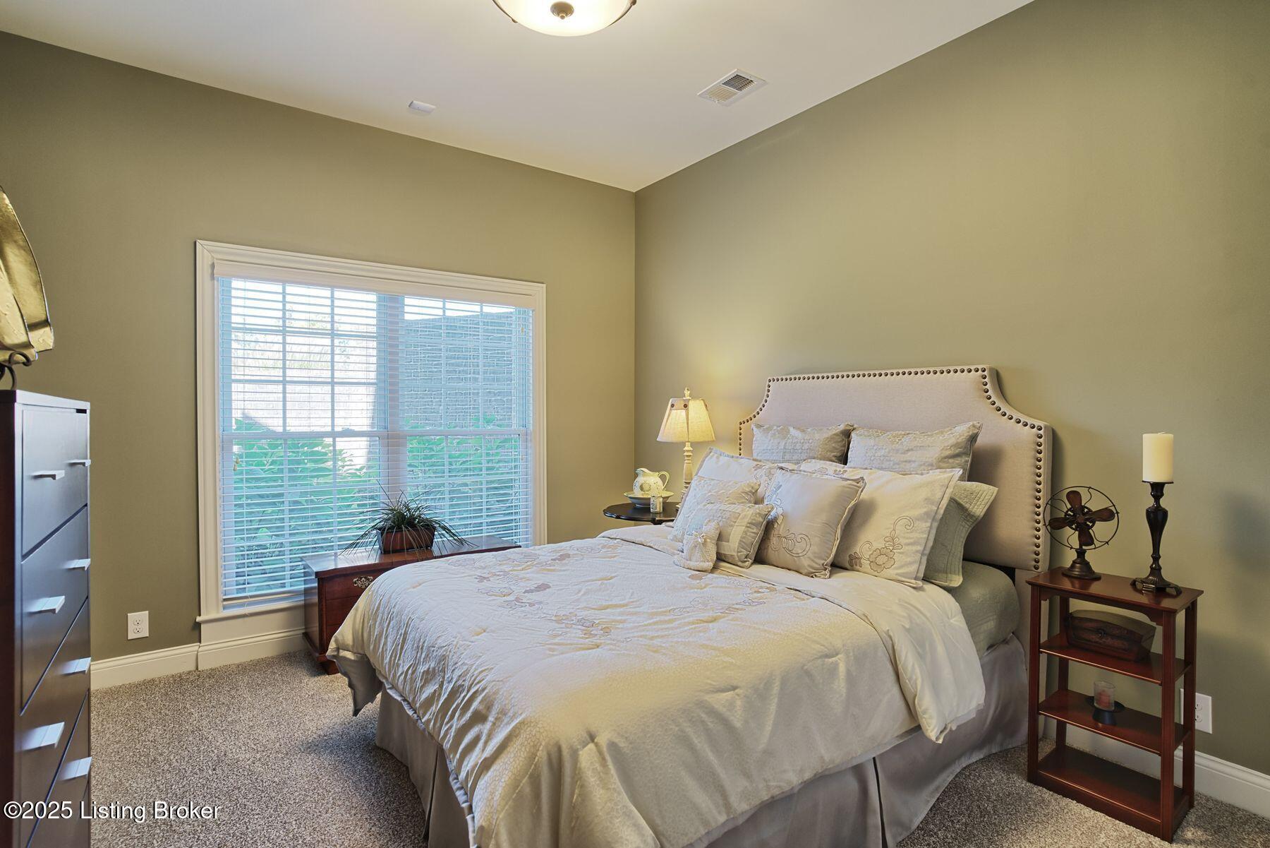 200 Queensway Park Pl