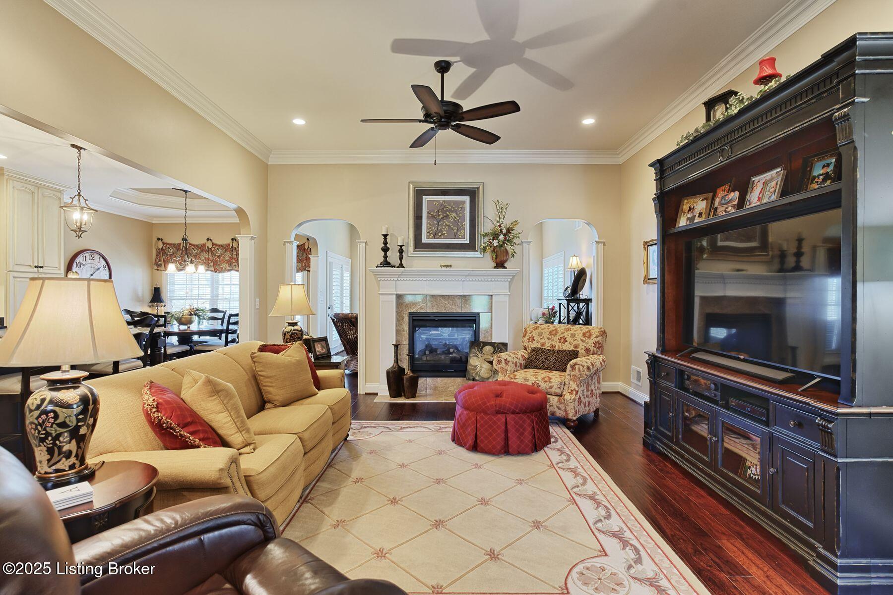 200 Queensway Park Pl