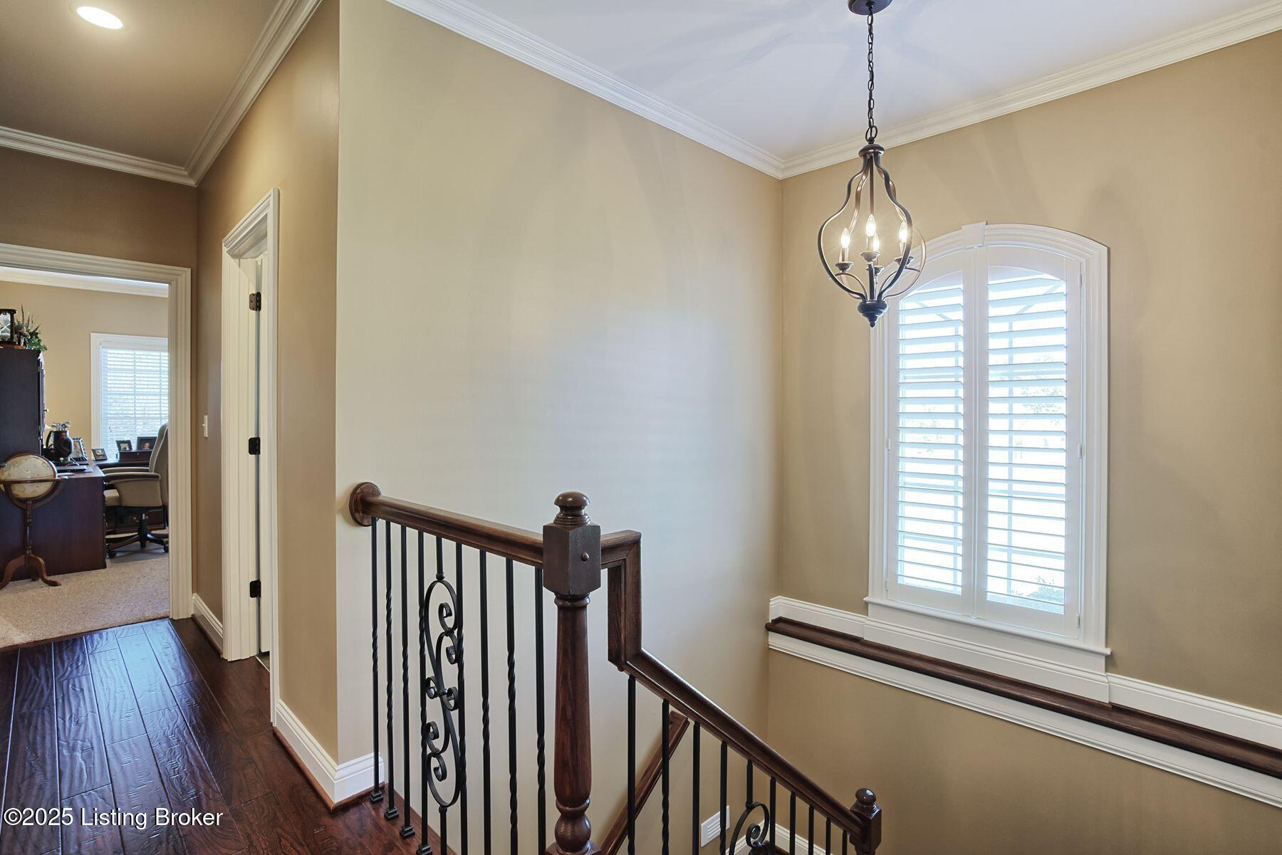 200 Queensway Park Pl