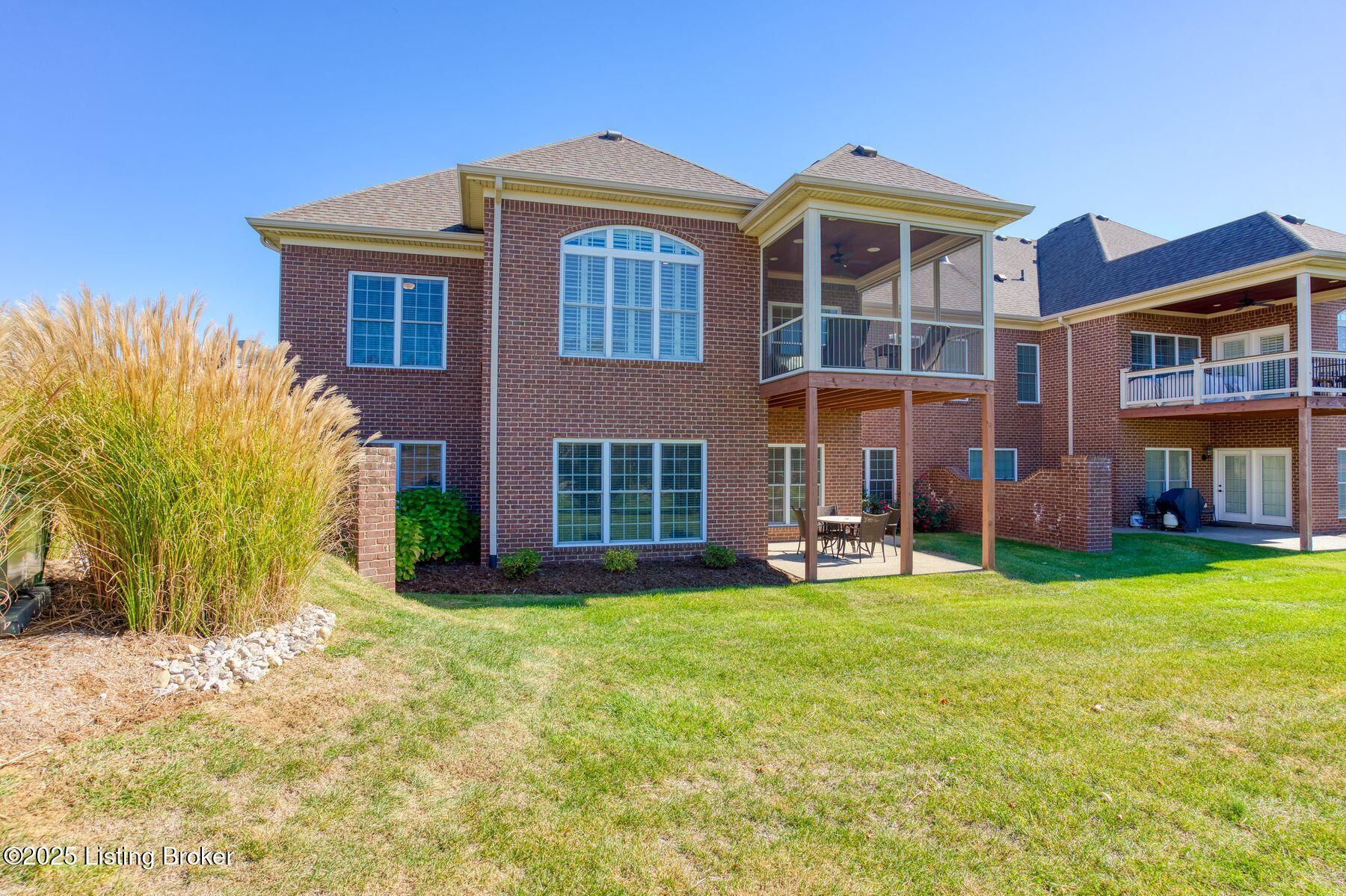 200 Queensway Park Pl